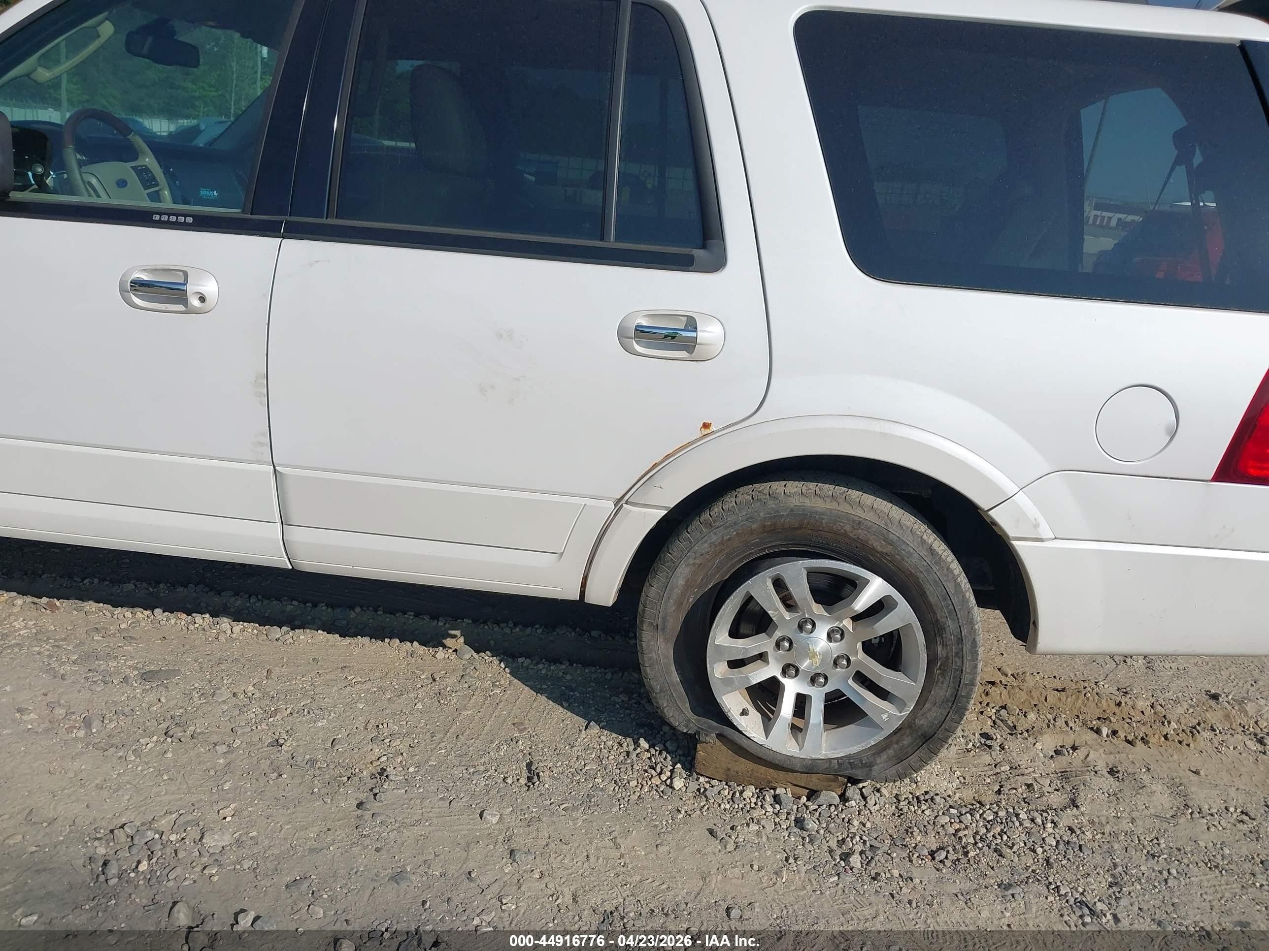 2010 Ford Expedition Limited White vin: 1FMJU2A50AEA17878