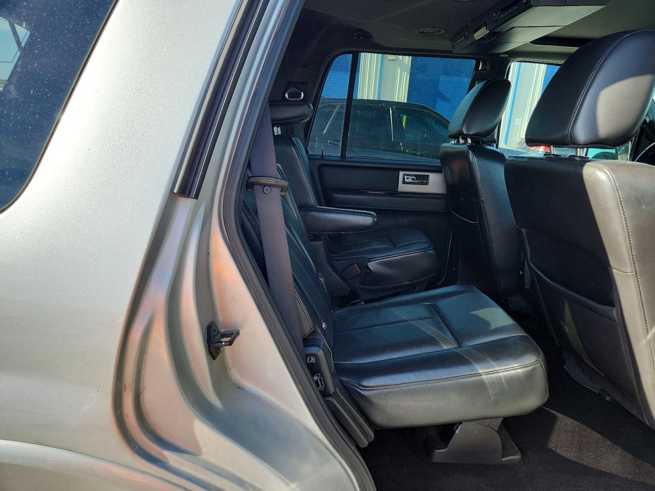 2010 Ford Expedition Limited Silver vin: 1FMJU2A50AEB62211