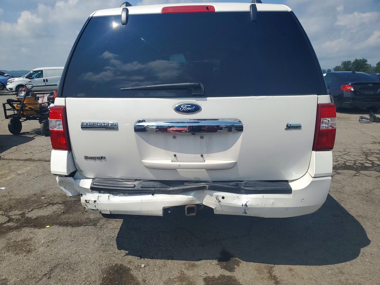 2011 Ford Expedition Limited Белый vin: 1FMJU2A50BEF06170