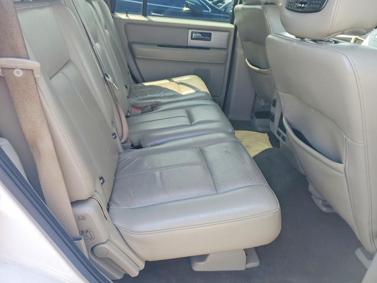 2011 Ford Expedition Limited Белый vin: 1FMJU2A50BEF06170