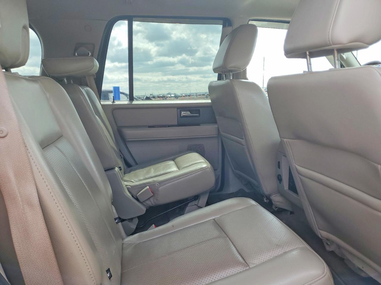 2010 Ford Expedition Limited Silver vin: 1FMJU2A51AEB64503