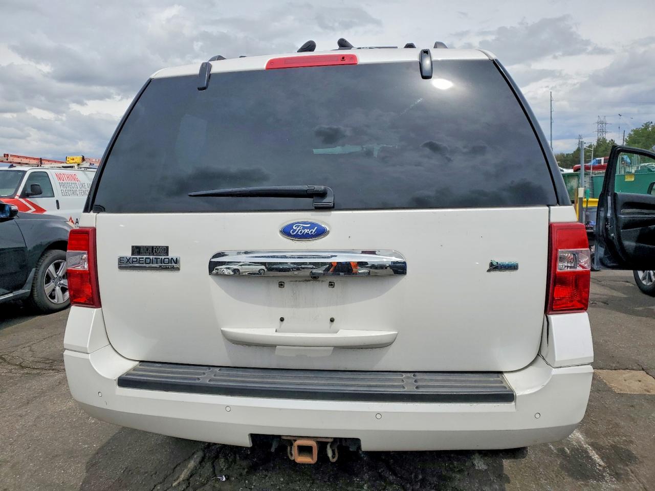 2011 Ford Expedition Limited Белый vin: 1FMJU2A51BEF33622