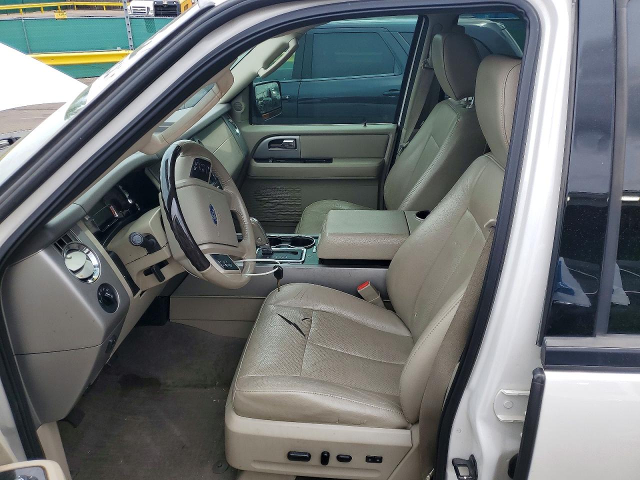 2011 Ford Expedition Limited Белый vin: 1FMJU2A51BEF33622