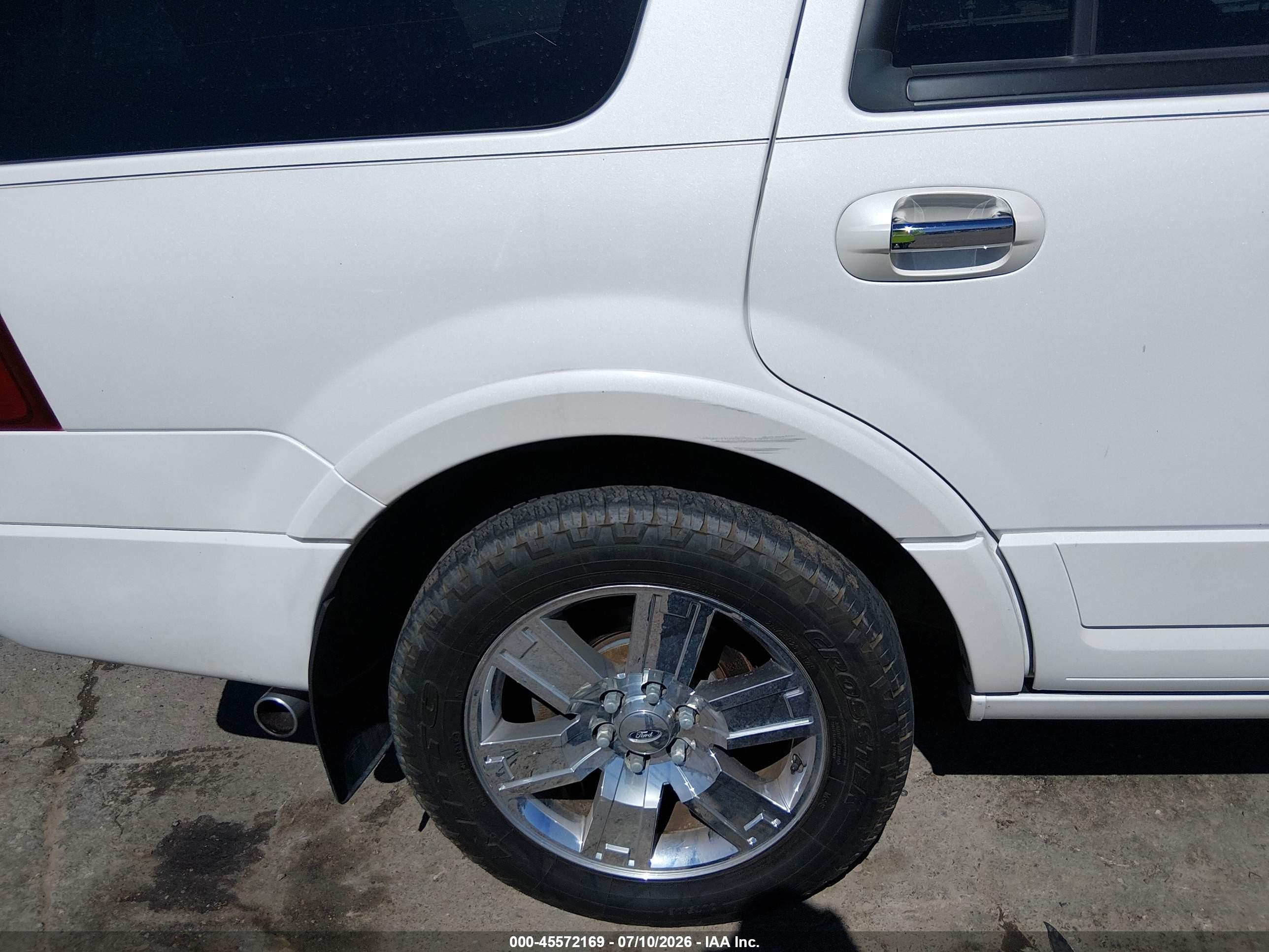 2010 Ford Expedition Limited White vin: 1FMJU2A52AEA17607