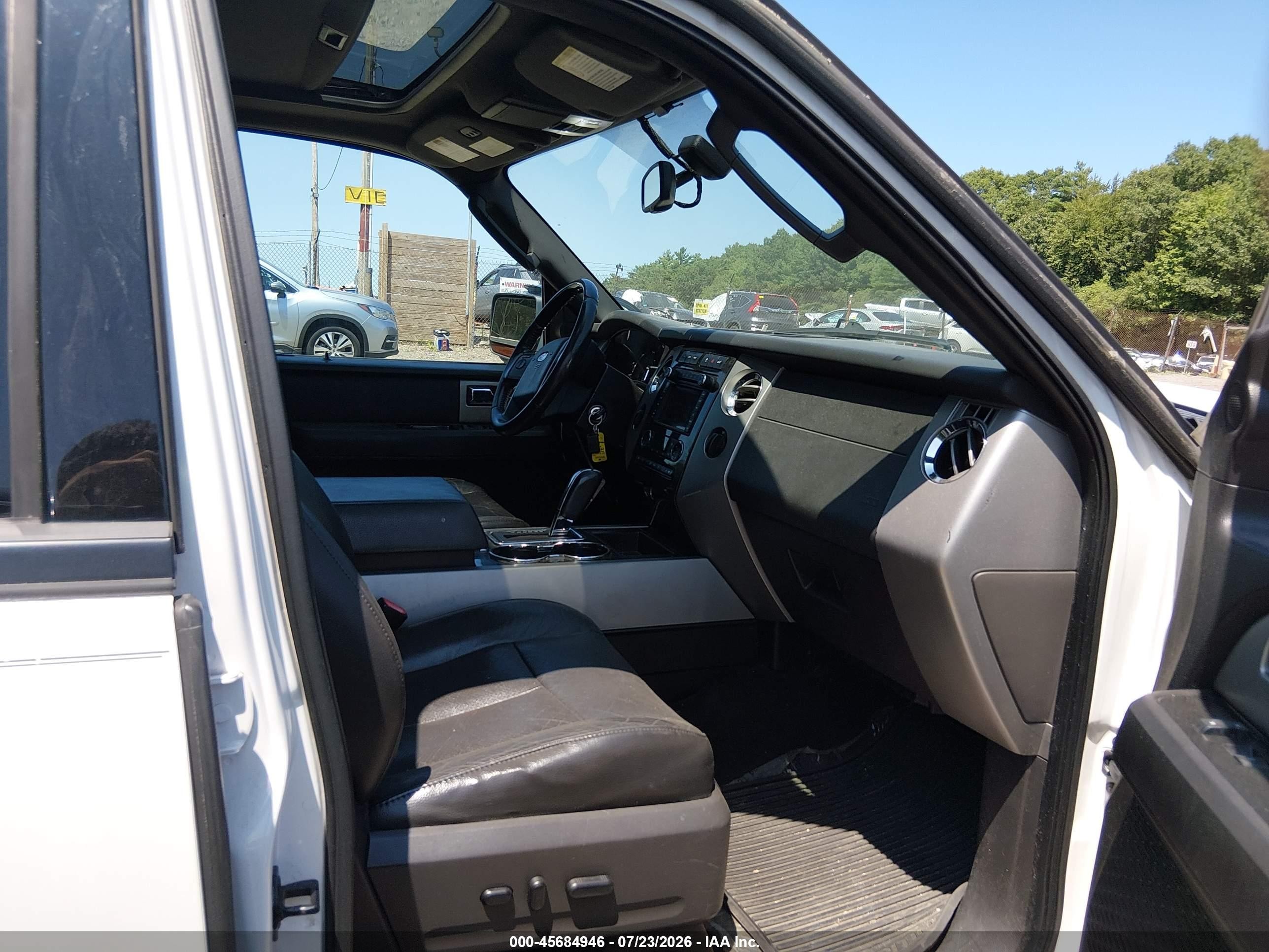 2011 Ford Expedition Limited Белый vin: 1FMJU2A52BEF04954