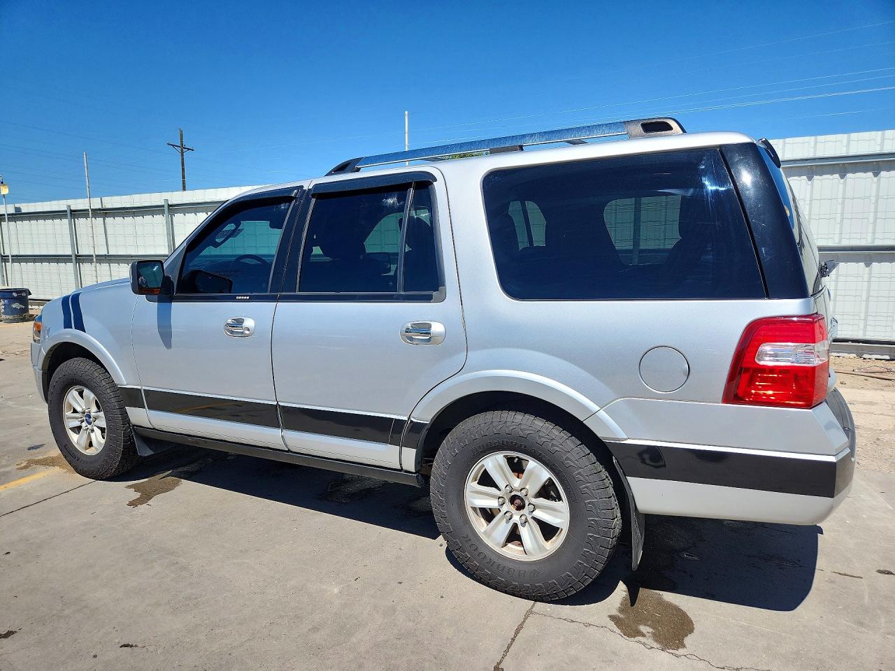2010 Ford Expedition Limited Silver vin: 1FMJU2A53AEA81848
