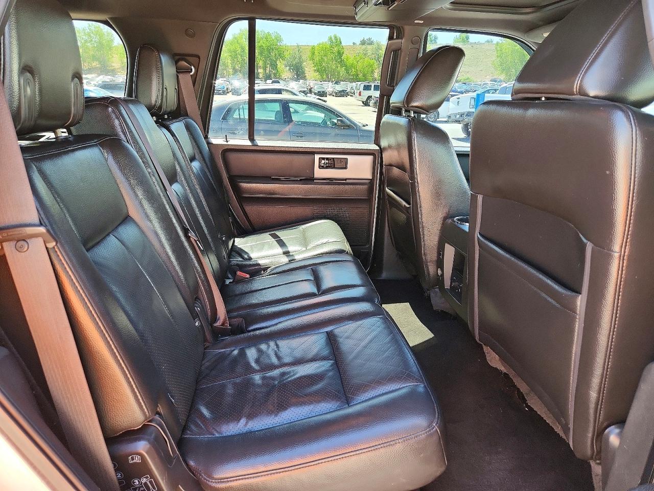 2010 Ford Expedition Limited Silver vin: 1FMJU2A53AEA81848