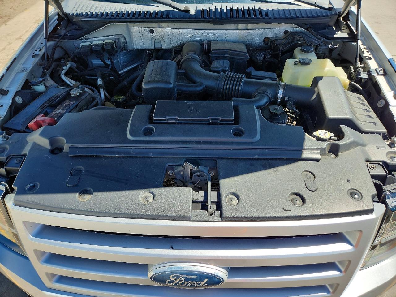 2010 Ford Expedition Limited Silver vin: 1FMJU2A53AEA81848