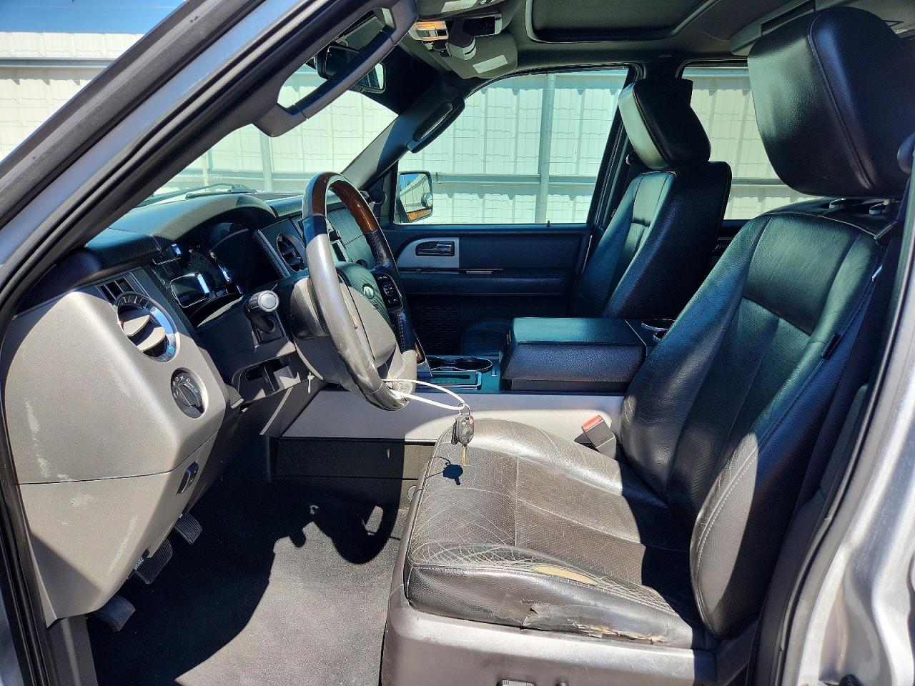 2010 Ford Expedition Limited Silver vin: 1FMJU2A53AEA81848