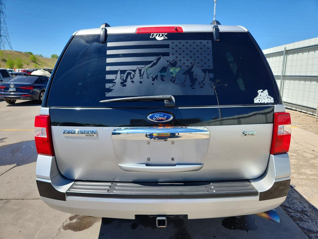 2010 Ford Expedition Limited Silver vin: 1FMJU2A53AEA81848