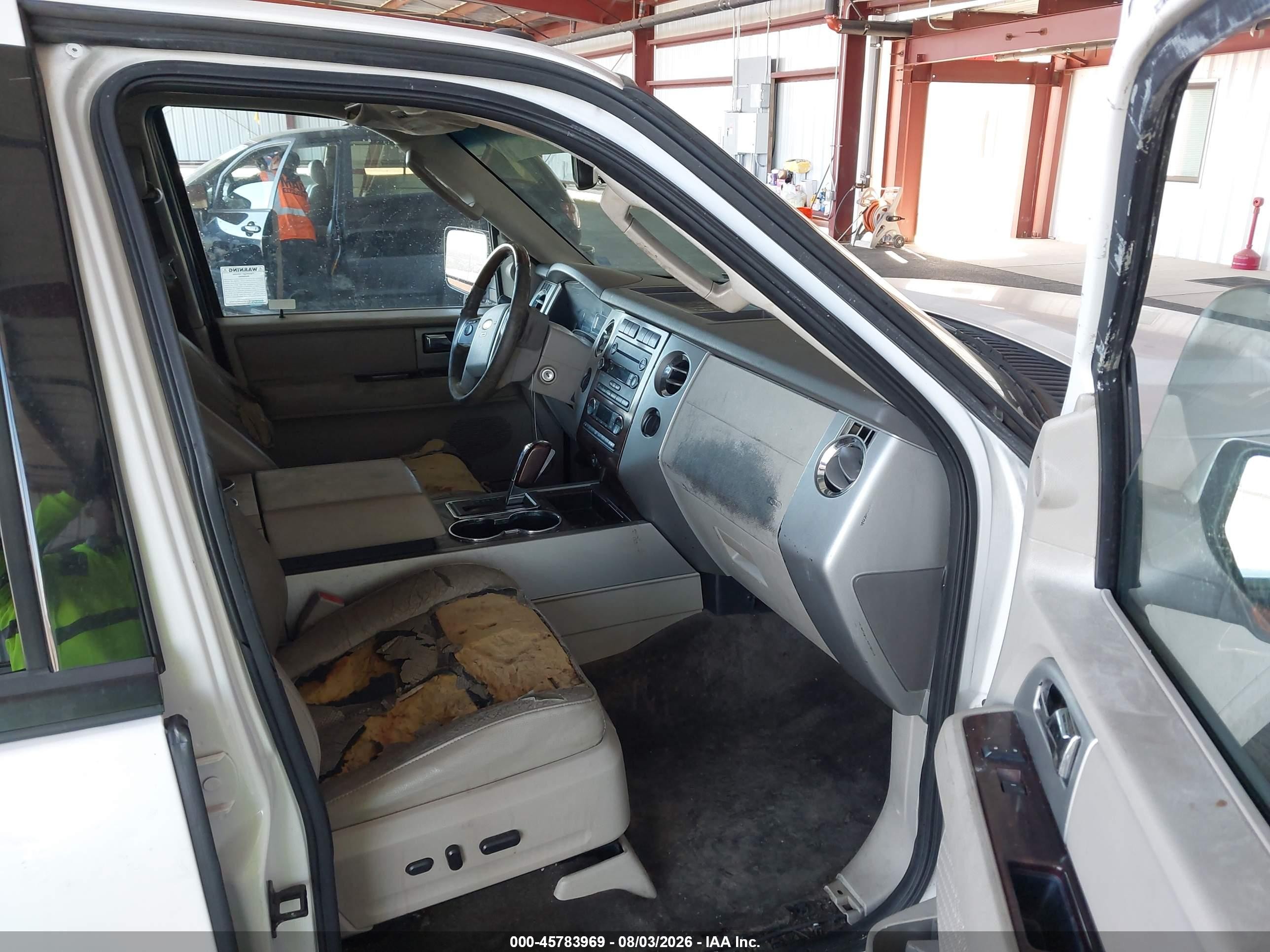 2010 Ford Expedition Limited Белый vin: 1FMJU2A54AEB50532