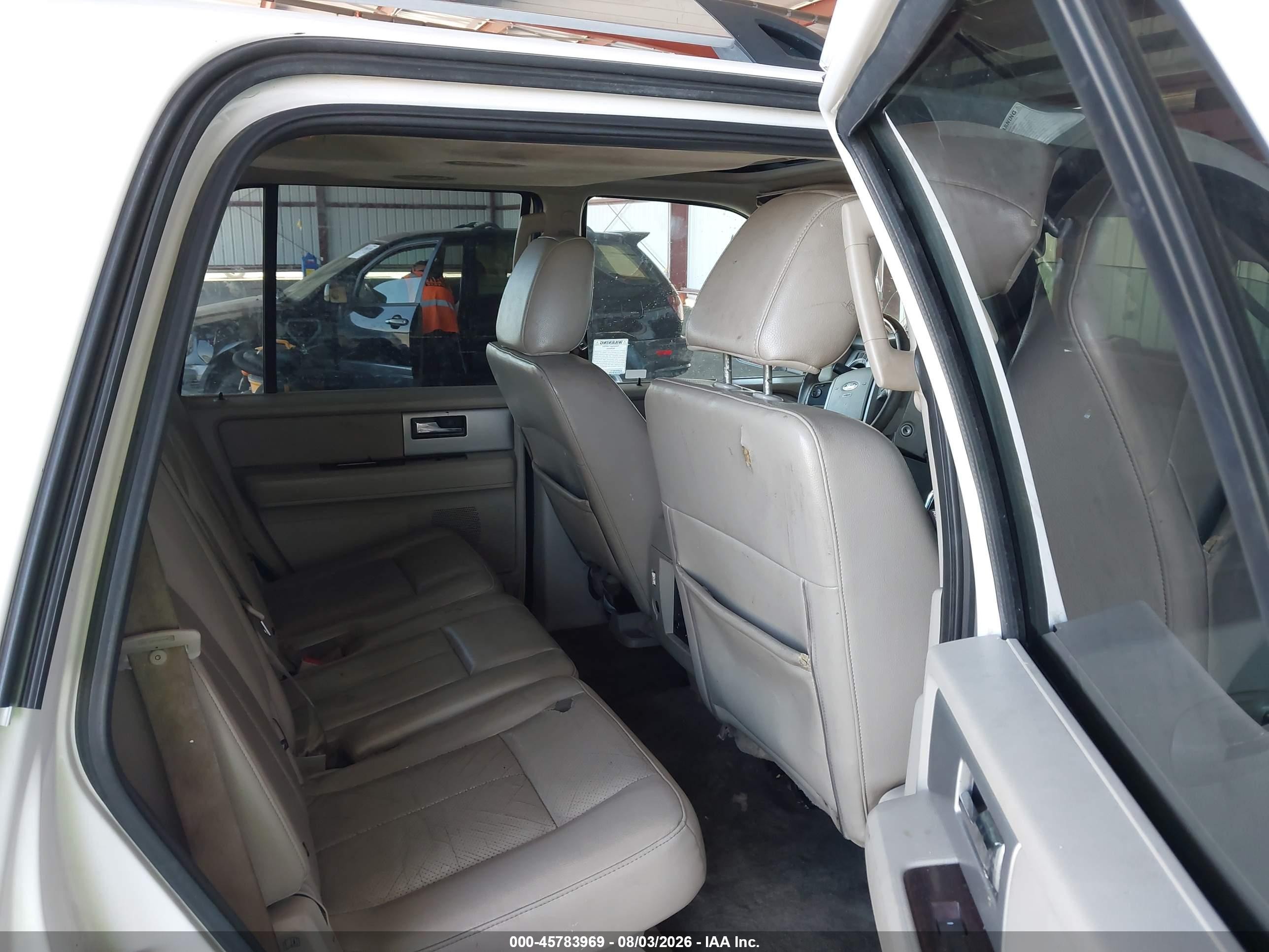 2010 Ford Expedition Limited Белый vin: 1FMJU2A54AEB50532