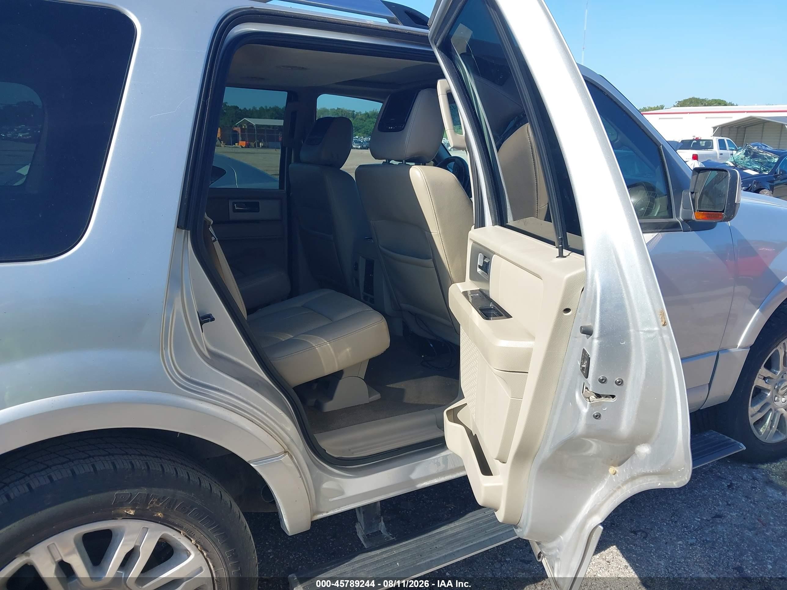 2011 Ford Expedition Limited Silver vin: 1FMJU2A54BEF12022