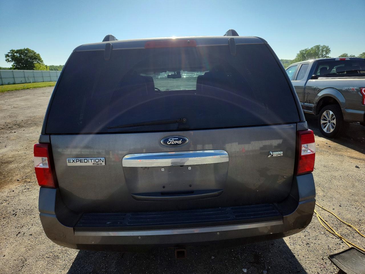 2012 Ford Expedition Limited Silver vin: 1FMJU2A55CEF12497