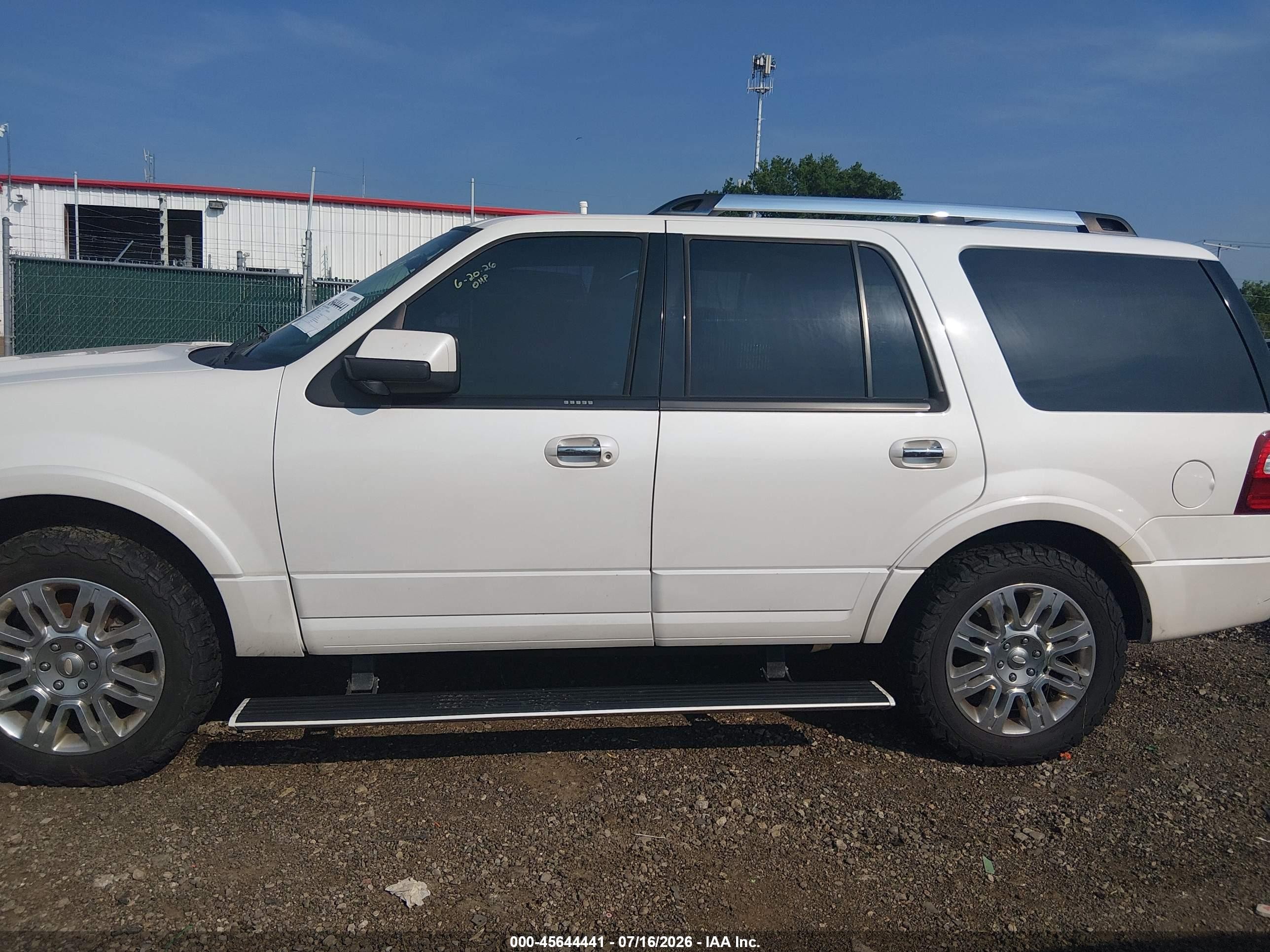 2013 Ford Expedition Limited White vin: 1FMJU2A56DEF38088