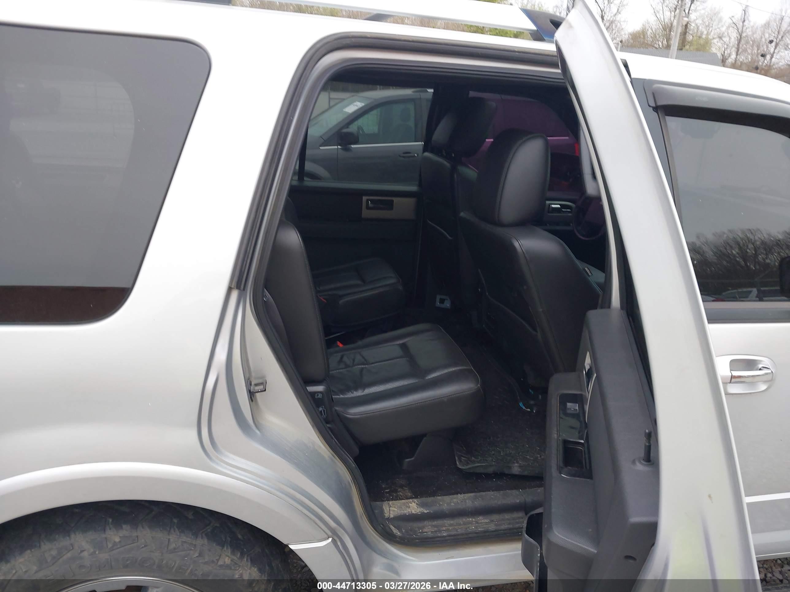 2014 Ford Expedition Limited Silver vin: 1FMJU2A56EEF23415