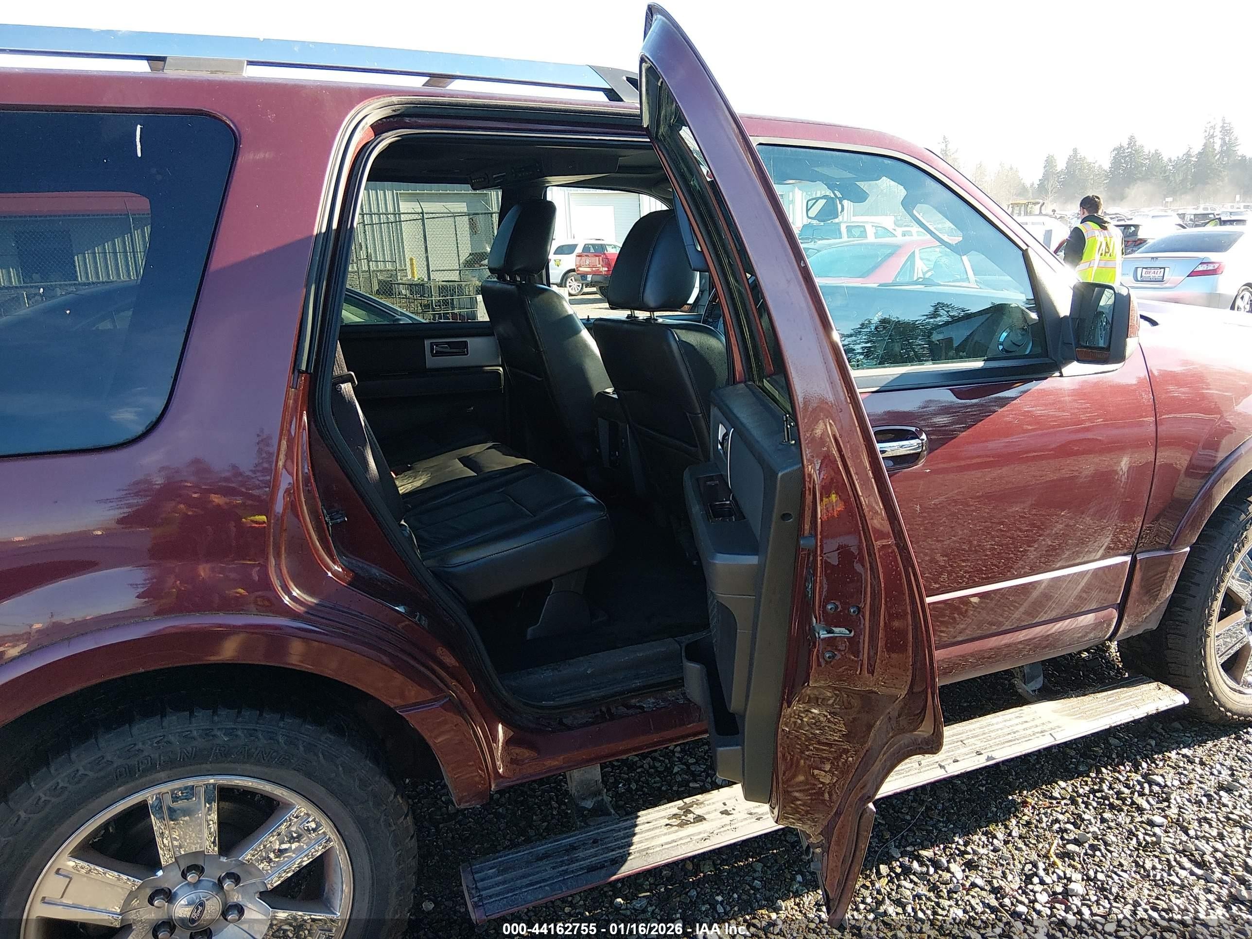2010 Ford Expedition Limited Red vin: 1FMJU2A57AEB52209