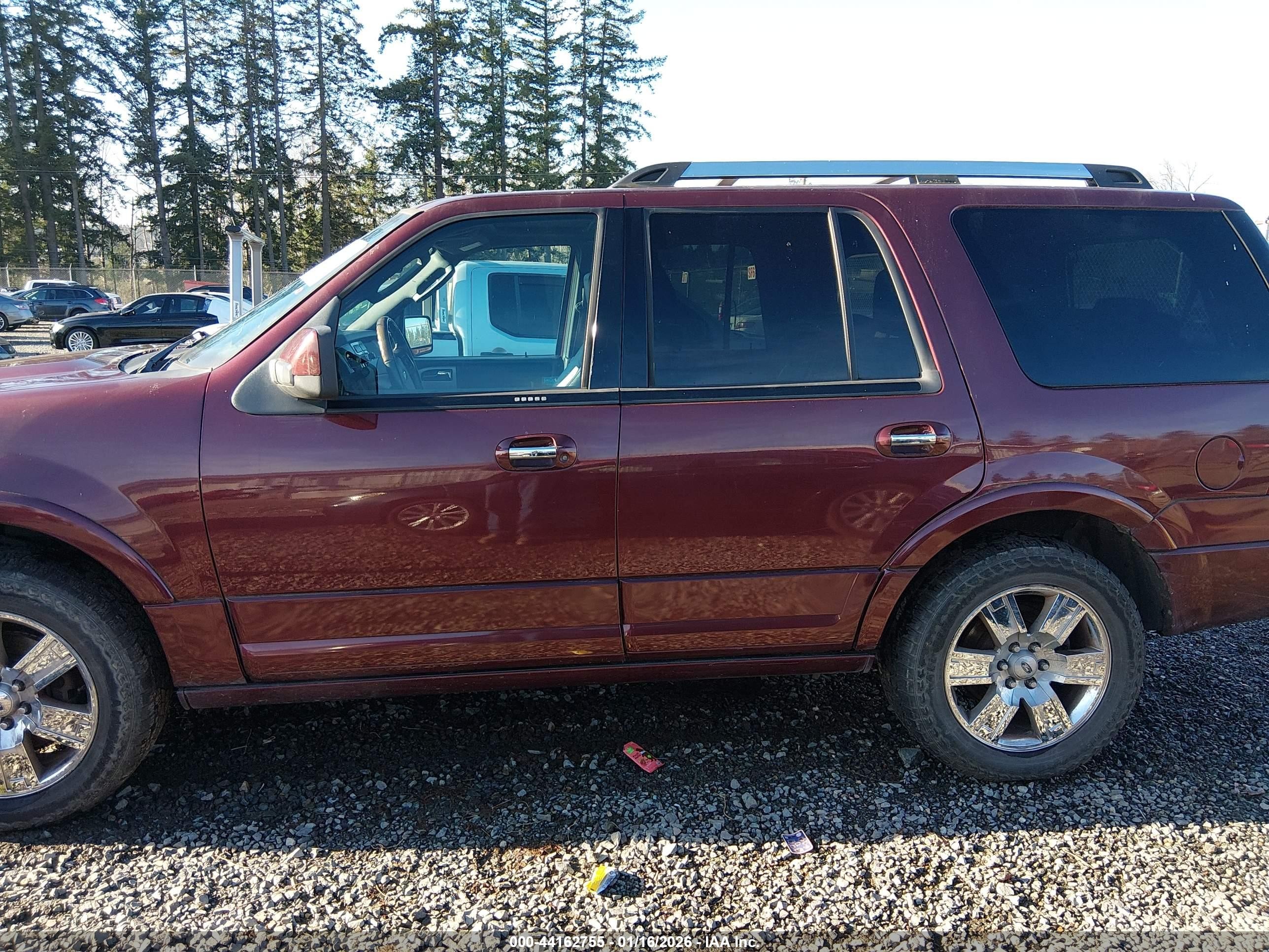 2010 Ford Expedition Limited Red vin: 1FMJU2A57AEB52209