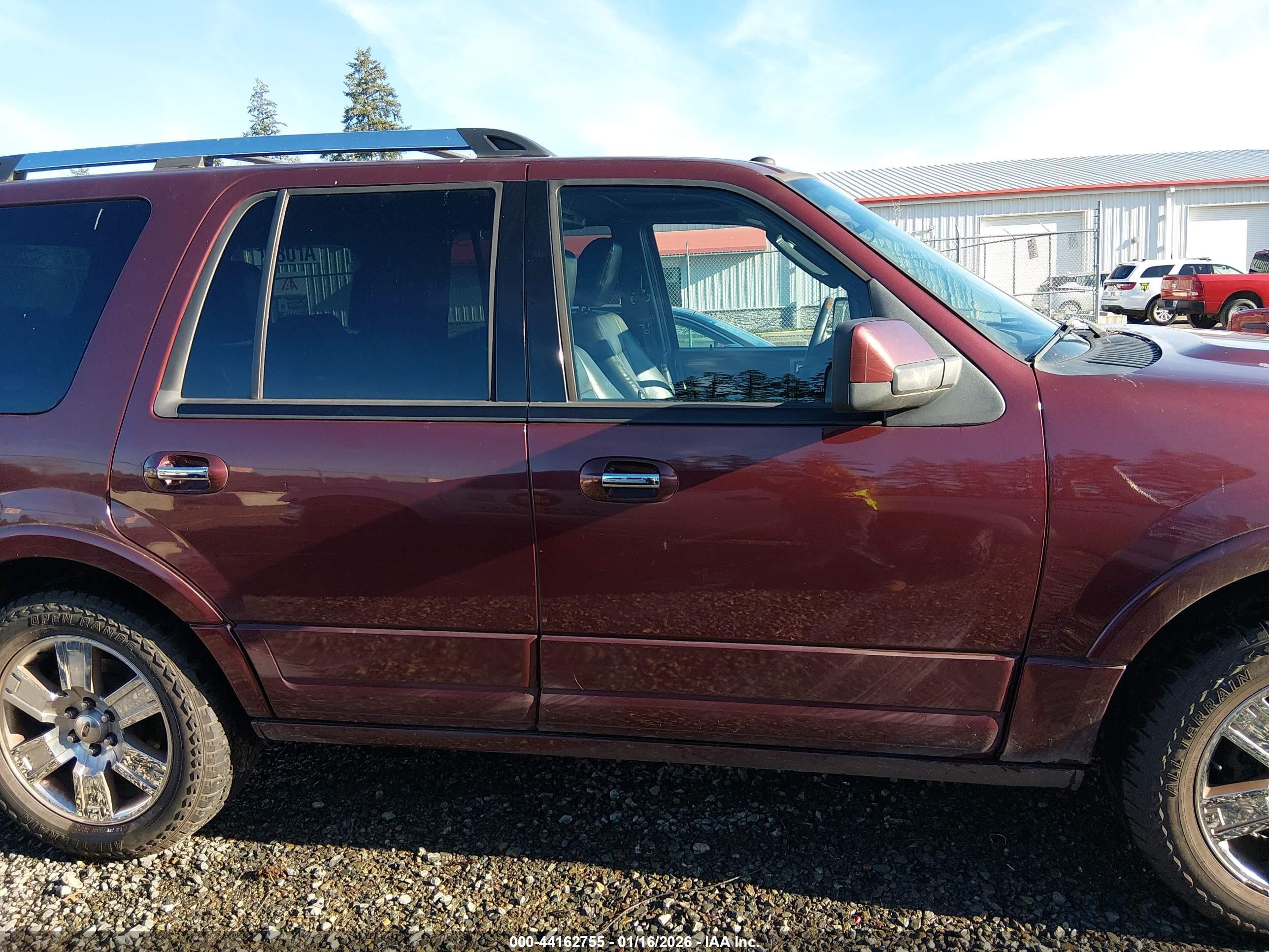 2010 Ford Expedition Limited Red vin: 1FMJU2A57AEB52209