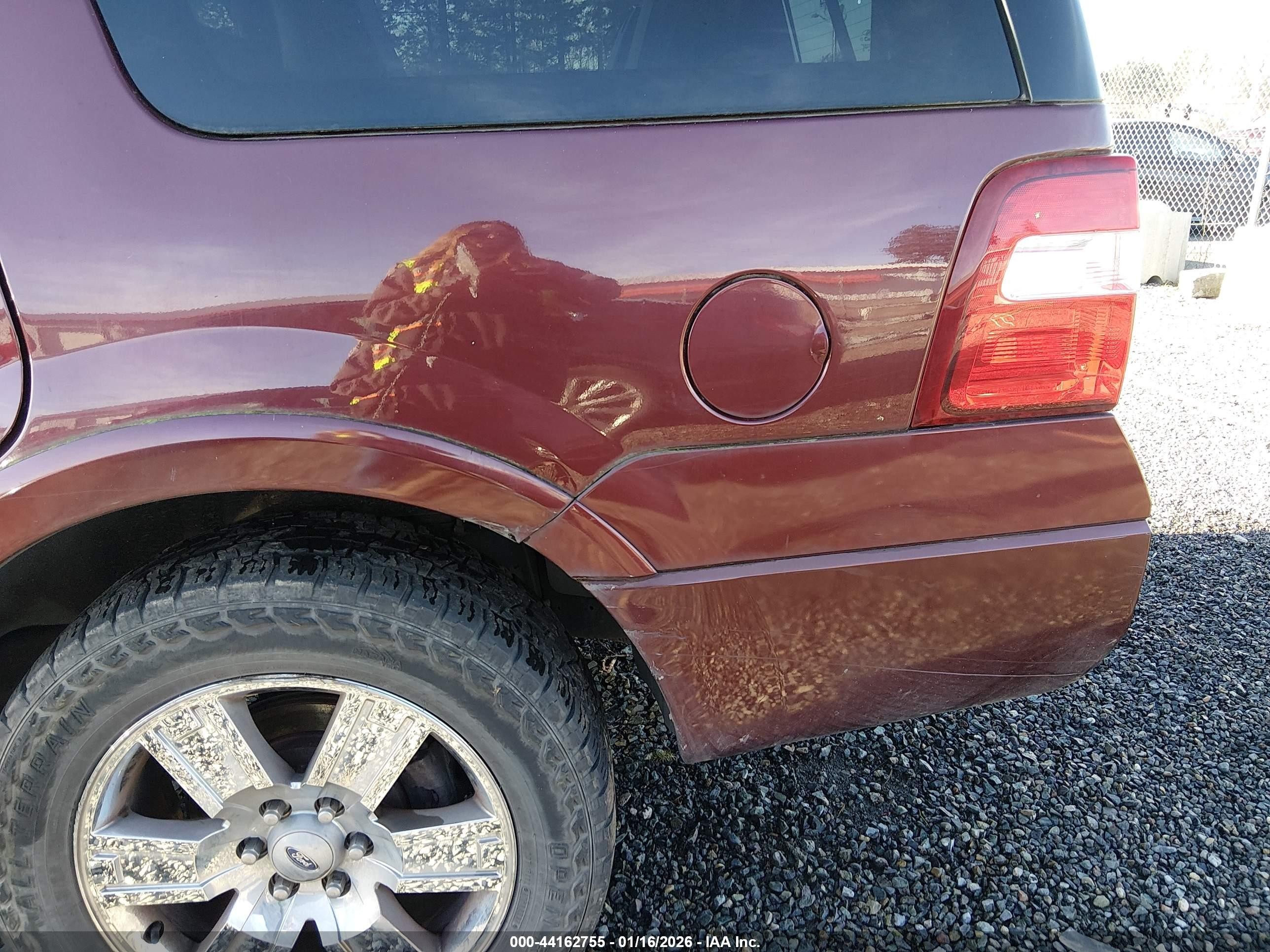 2010 Ford Expedition Limited Red vin: 1FMJU2A57AEB52209