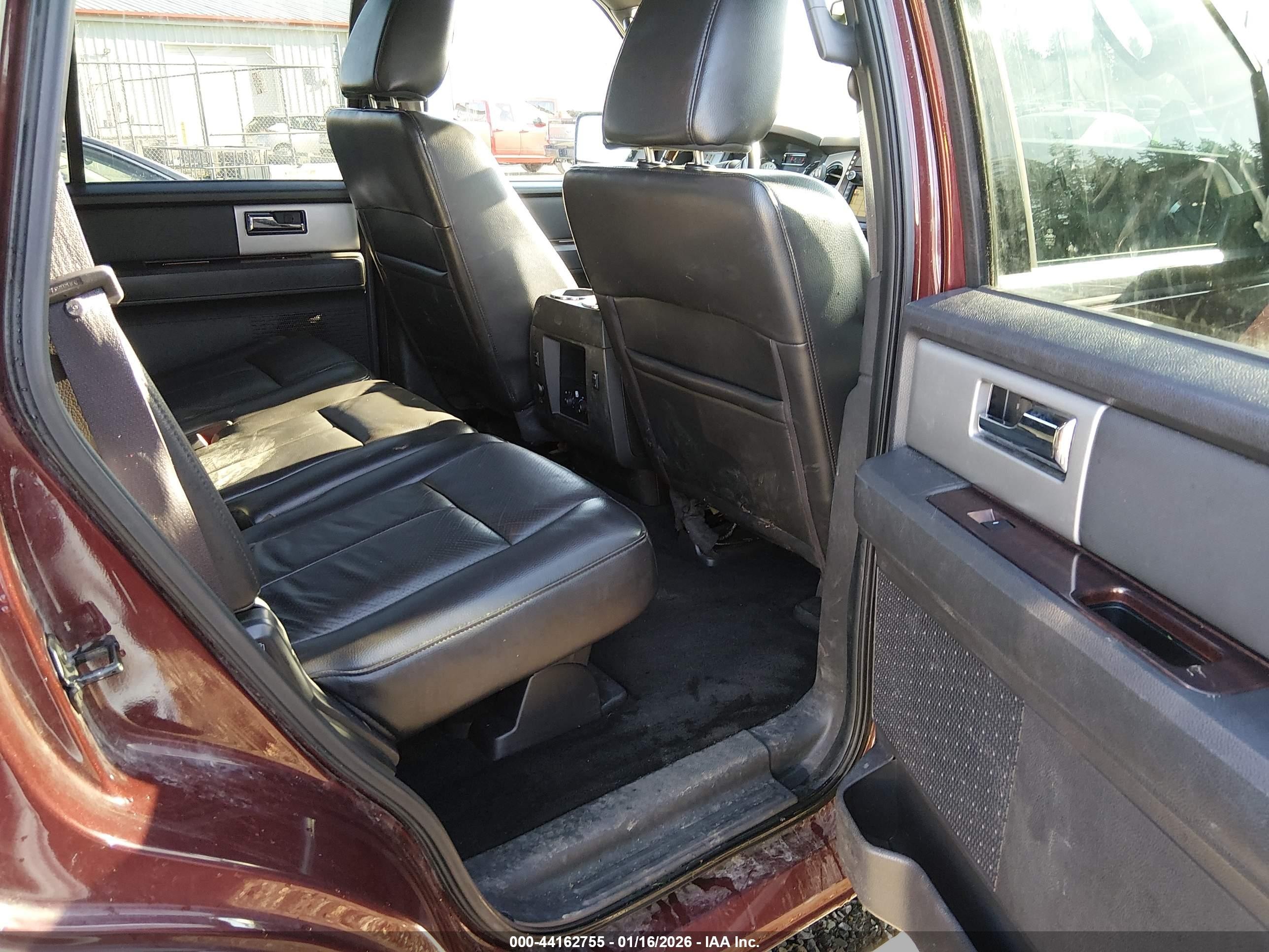 2010 Ford Expedition Limited Red vin: 1FMJU2A57AEB52209