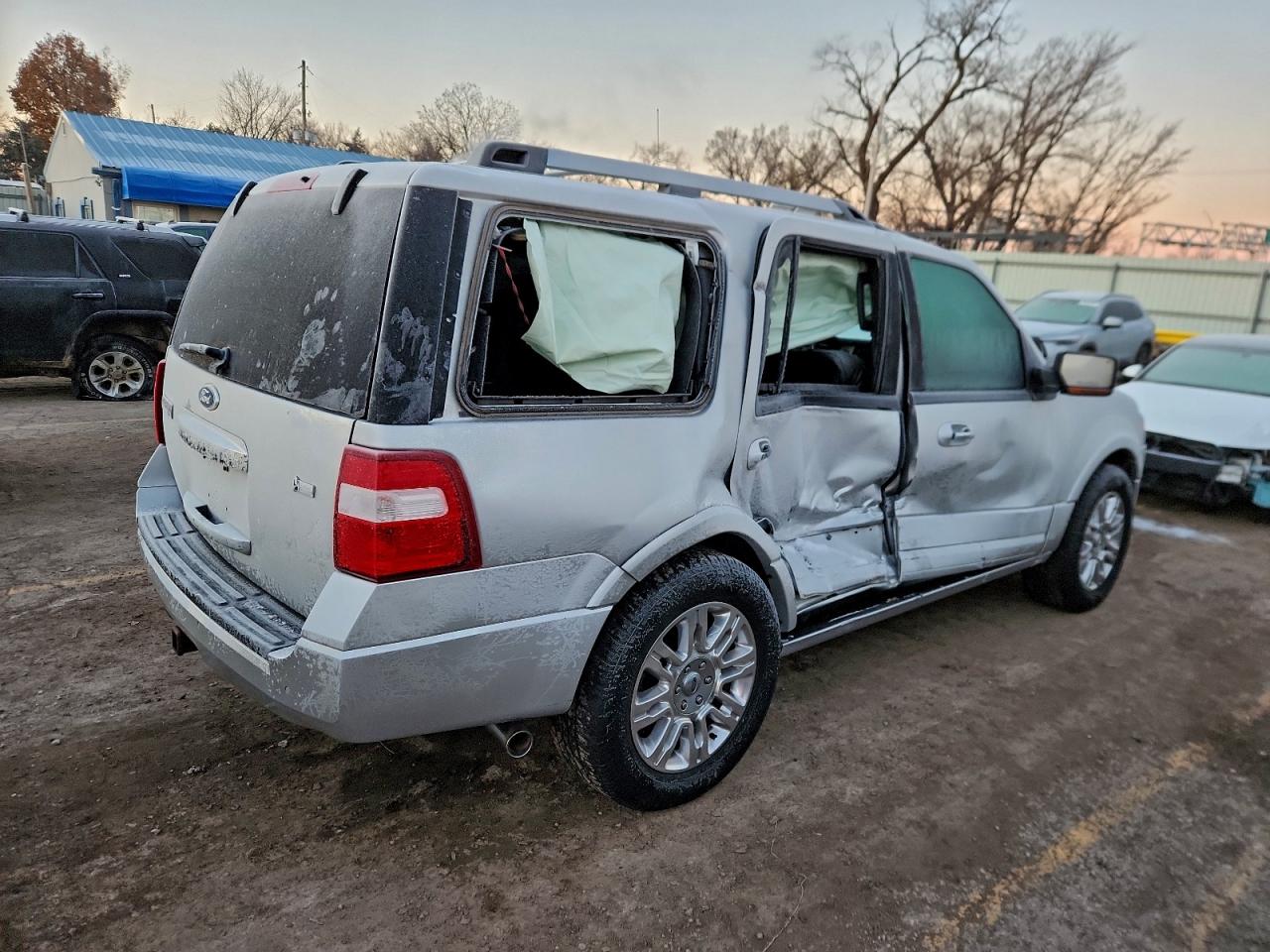 2011 Ford Expedition White vin: 1FMJU2A57BEF21197