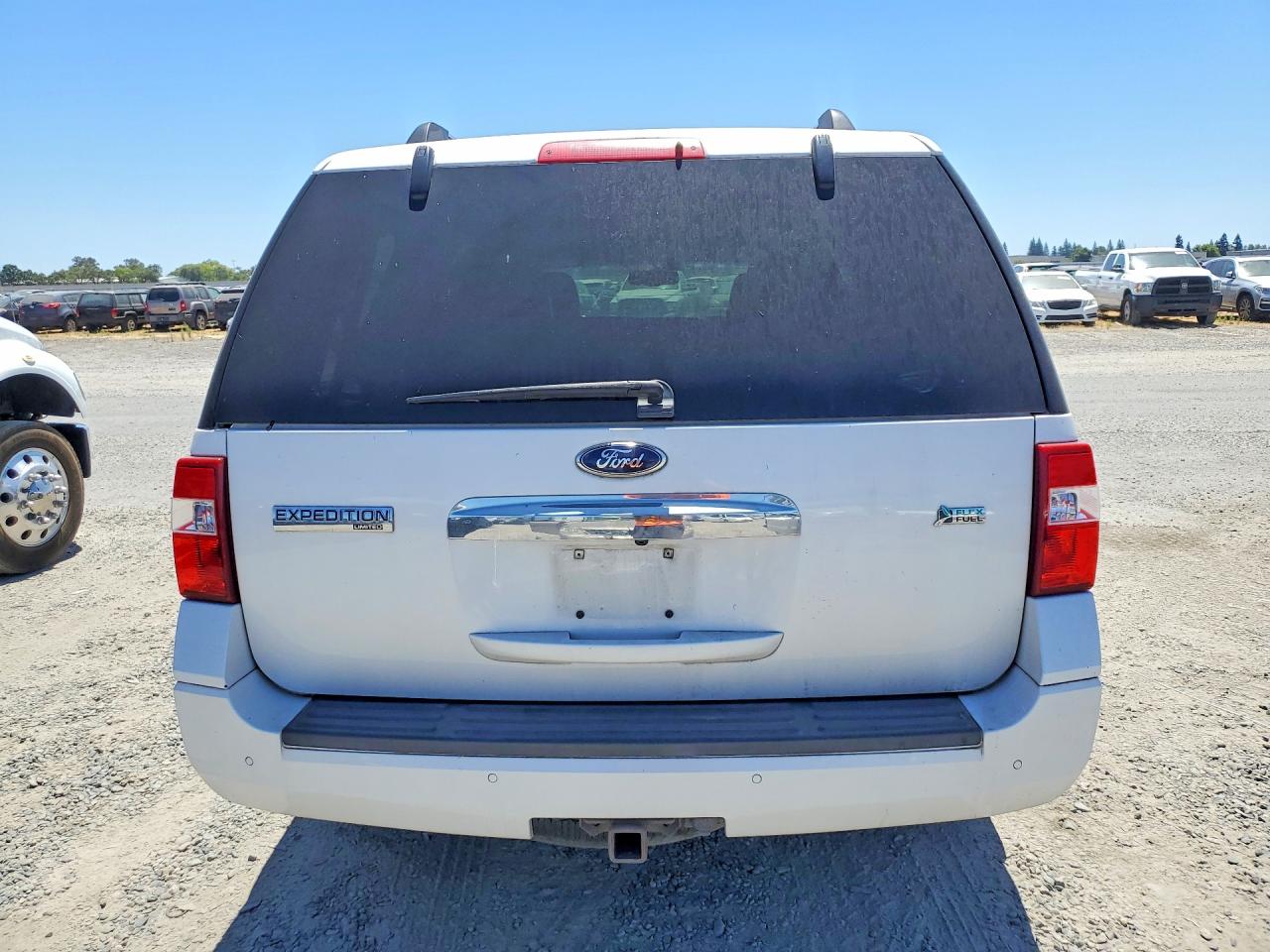 2014 Ford Expedition Limited White vin: 1FMJU2A57EEF47870