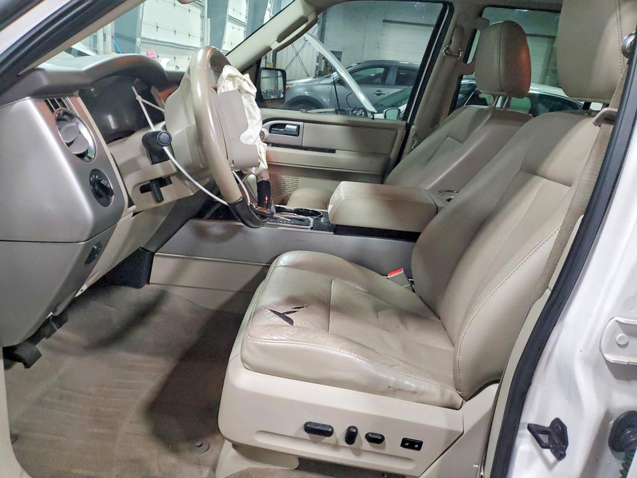 2011 Ford Expedition Limited White vin: 1FMJU2A58BEF04098