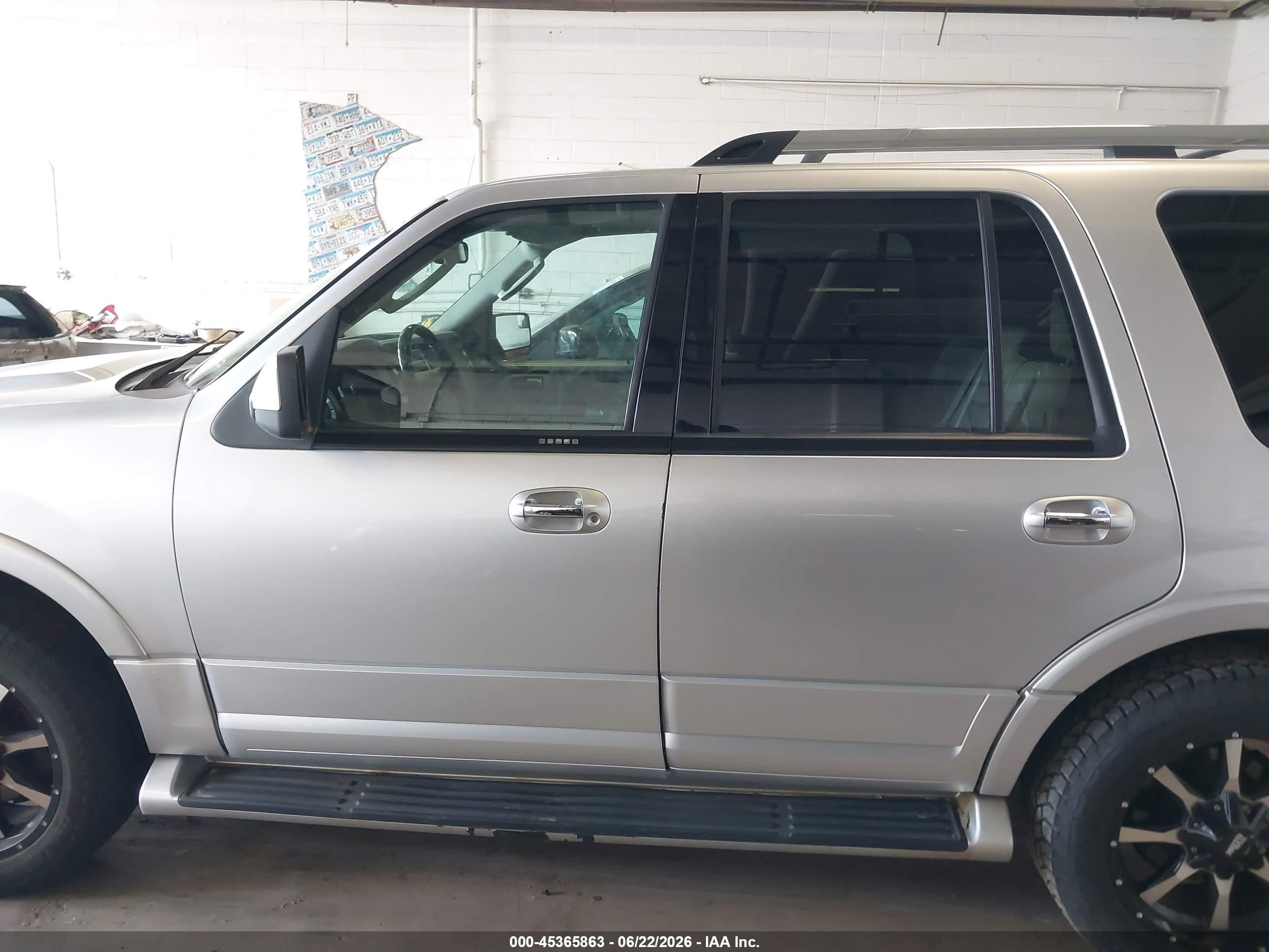 2013 Ford Expedition Limited Gray vin: 1FMJU2A58DEF02046