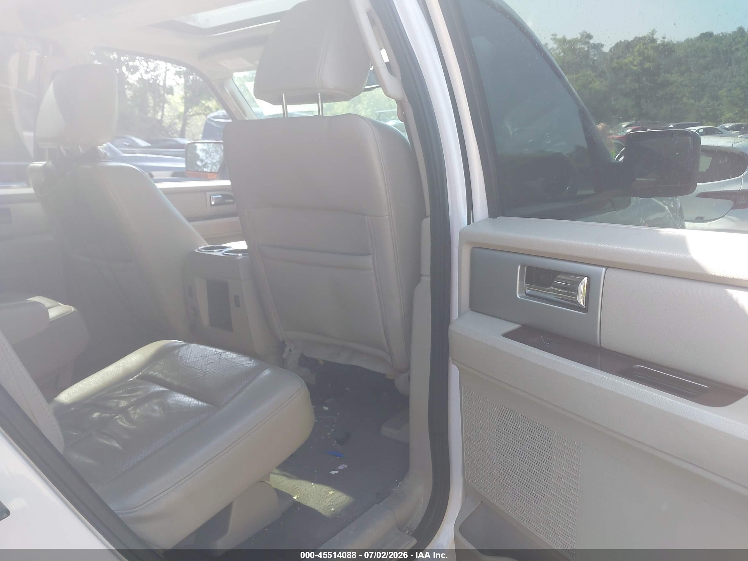 2010 Ford Expedition Limited White vin: 1FMJU2A59AEB46346