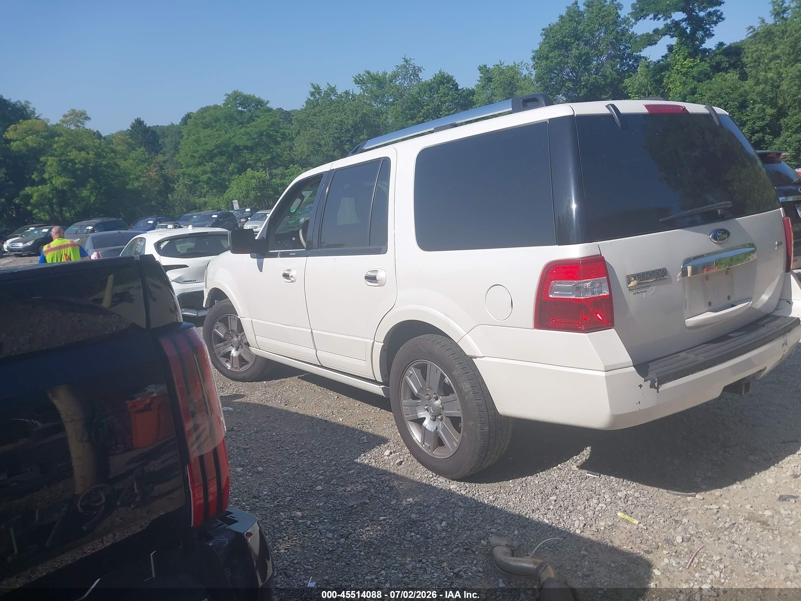 2010 Ford Expedition Limited White vin: 1FMJU2A59AEB46346