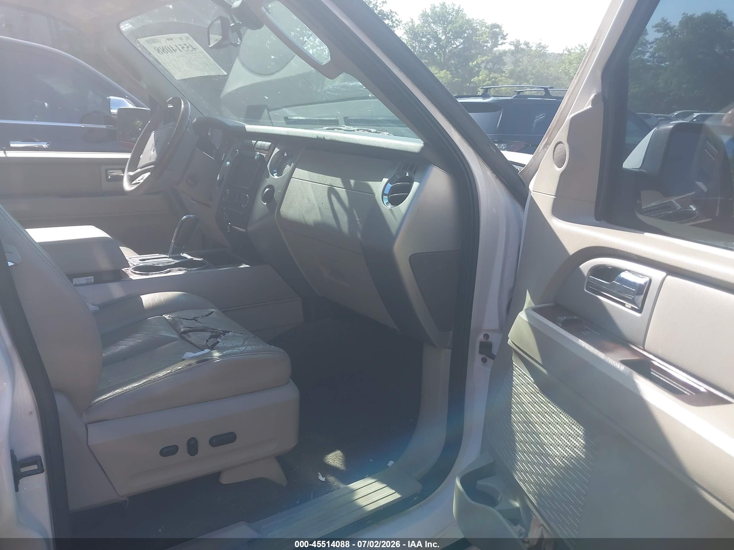 2010 Ford Expedition Limited White vin: 1FMJU2A59AEB46346