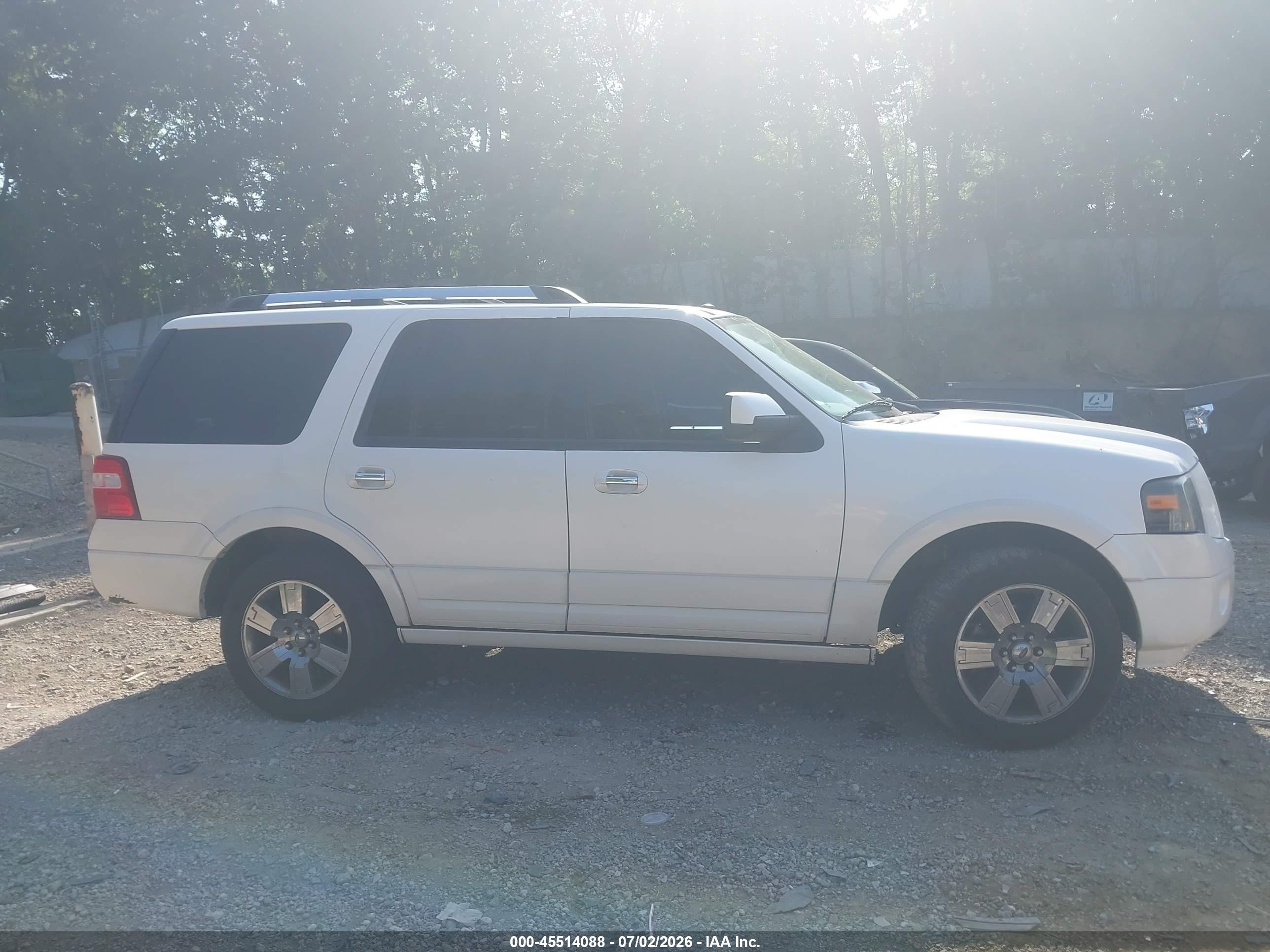 2010 Ford Expedition Limited White vin: 1FMJU2A59AEB46346