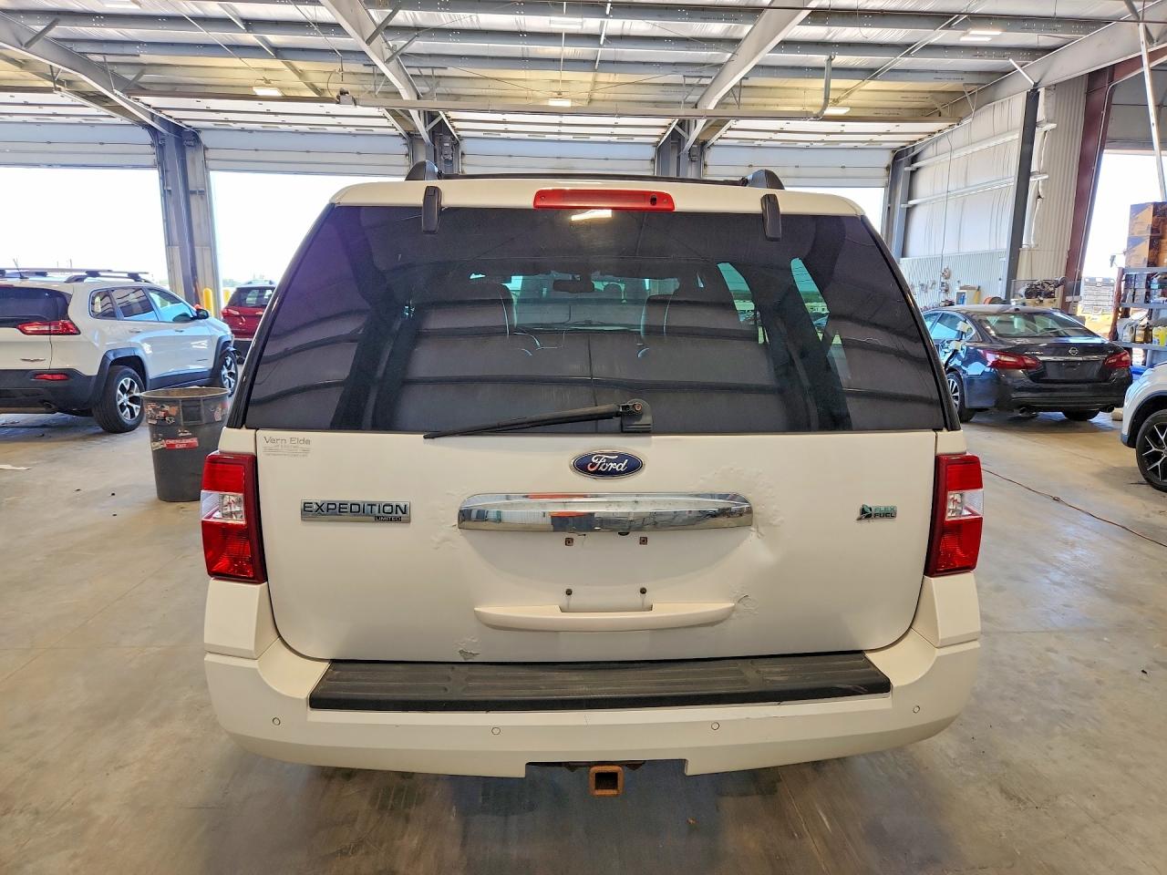2011 Ford Expedition Limited White vin: 1FMJU2A59BEF08418