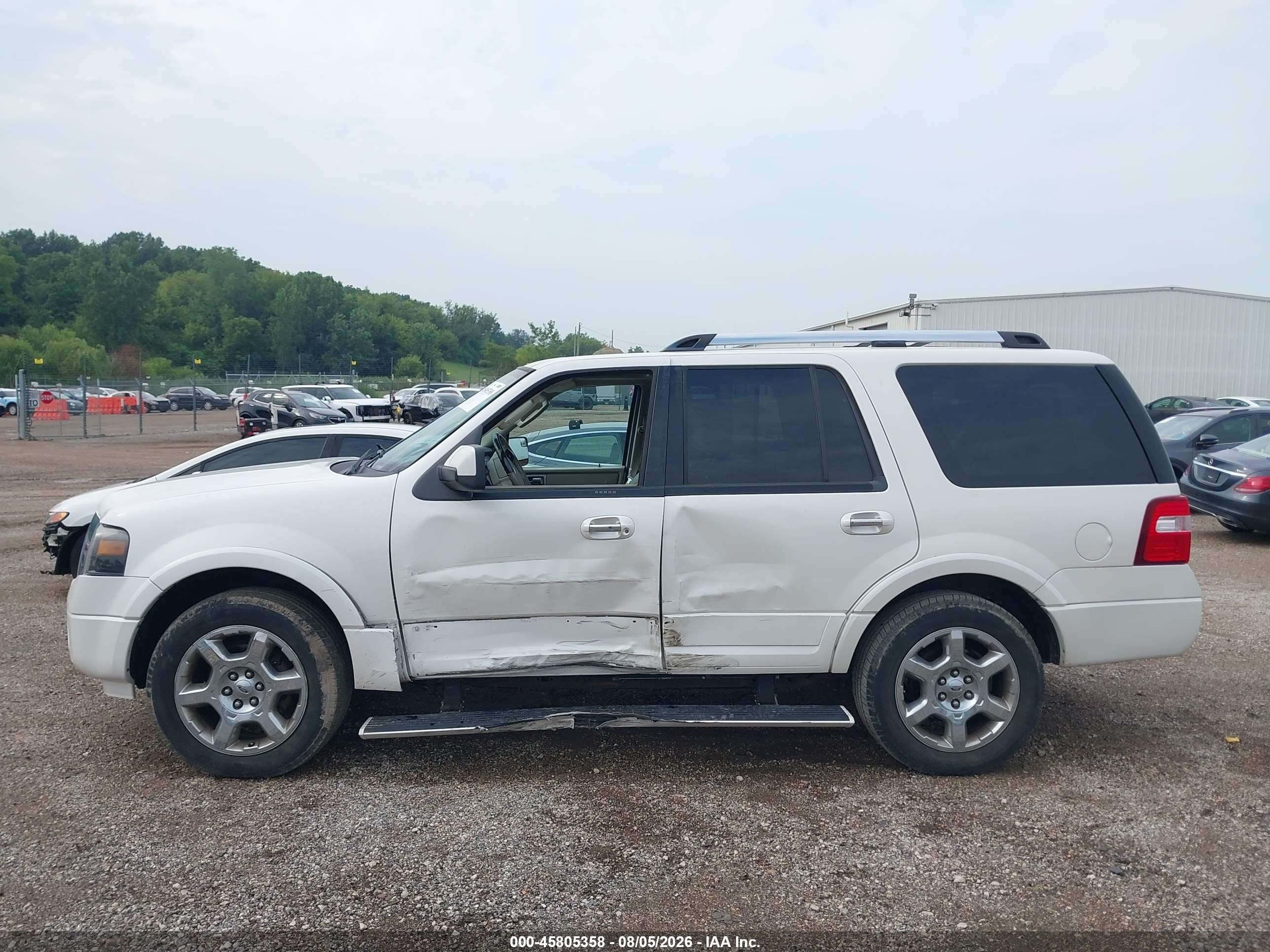 2013 Ford Expedition Limited White vin: 1FMJU2A5XDEF16434