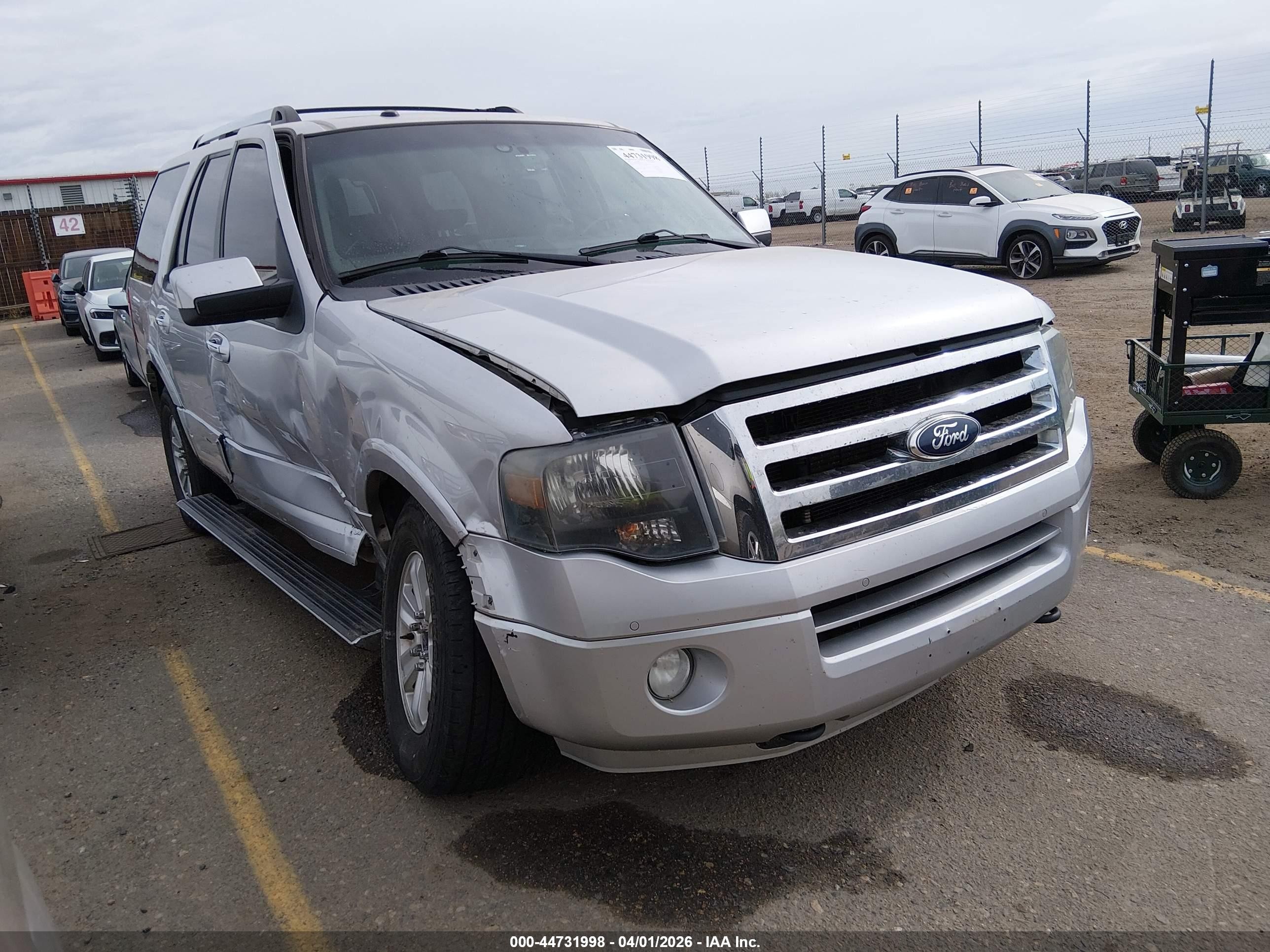 2014 Ford Expedition Limited Серебряный vin: 1FMJU2A5XEEF23837