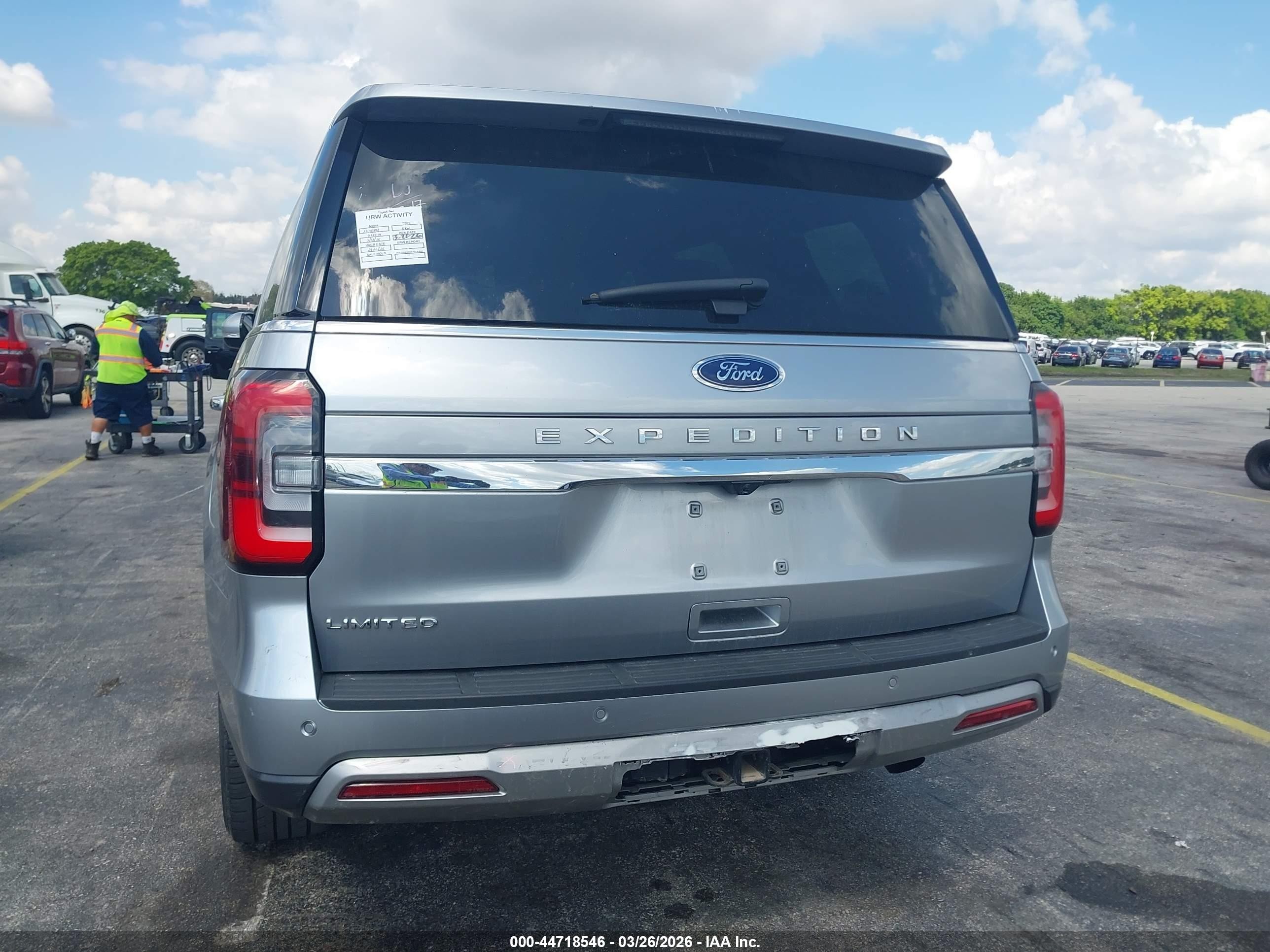2024 Ford Expedition Limited Silver vin: 1FMJU2A80REA19944