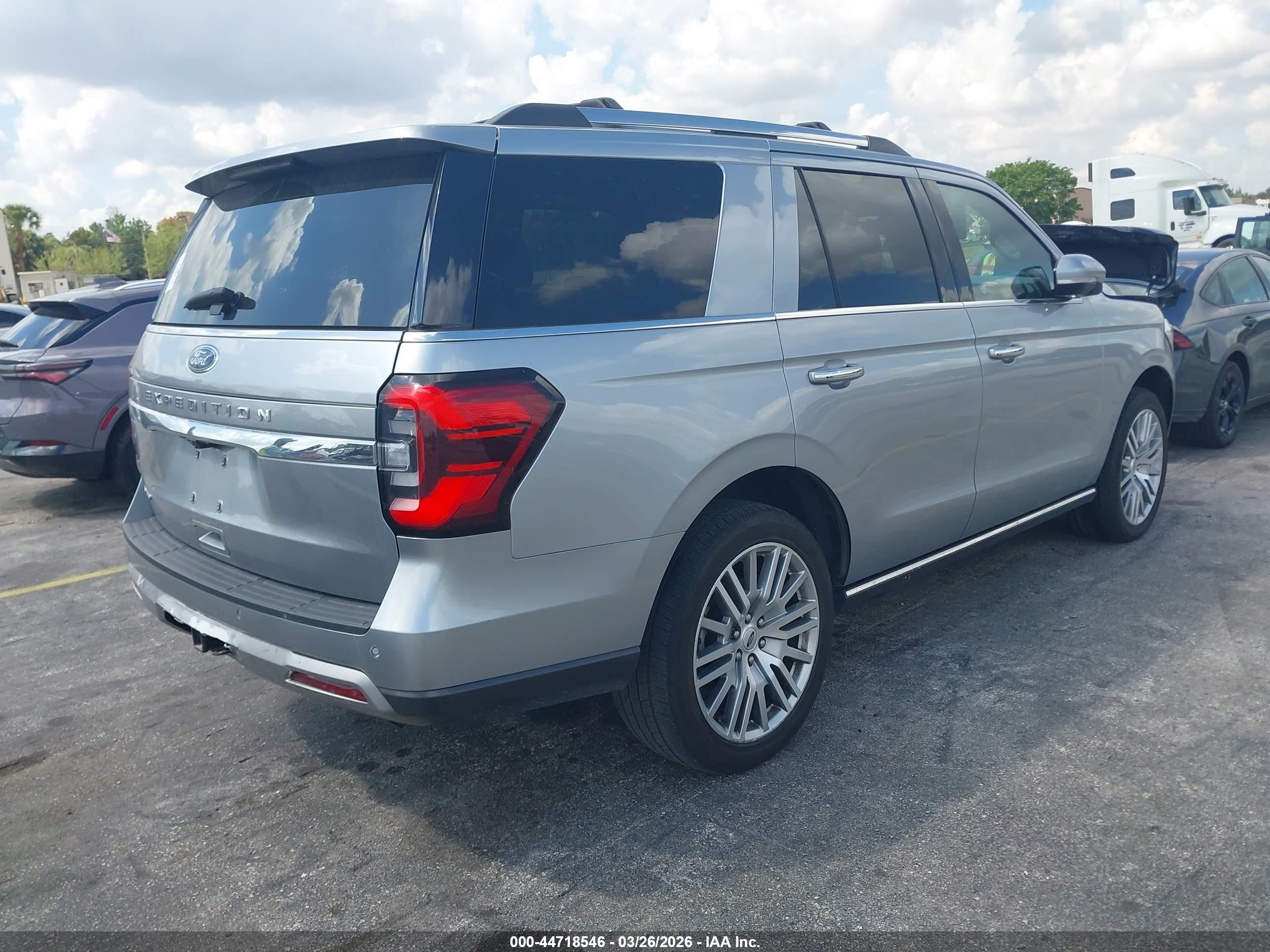 2024 Ford Expedition Limited Silver vin: 1FMJU2A80REA19944