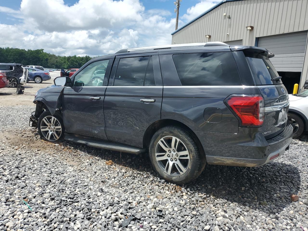 2024 Ford Expedition Limited Gray vin: 1FMJU2A8XREA65345 Damage: Left Front Door, Dent(S) W/No Paint Dmg, > 12 Inches