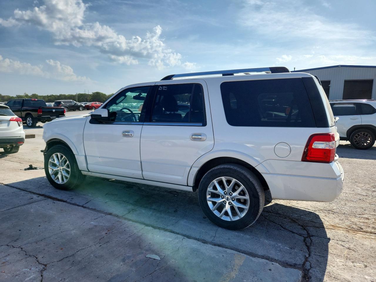 2015 Ford Expedition Limited White vin: 1FMJU2AT0FEF12944