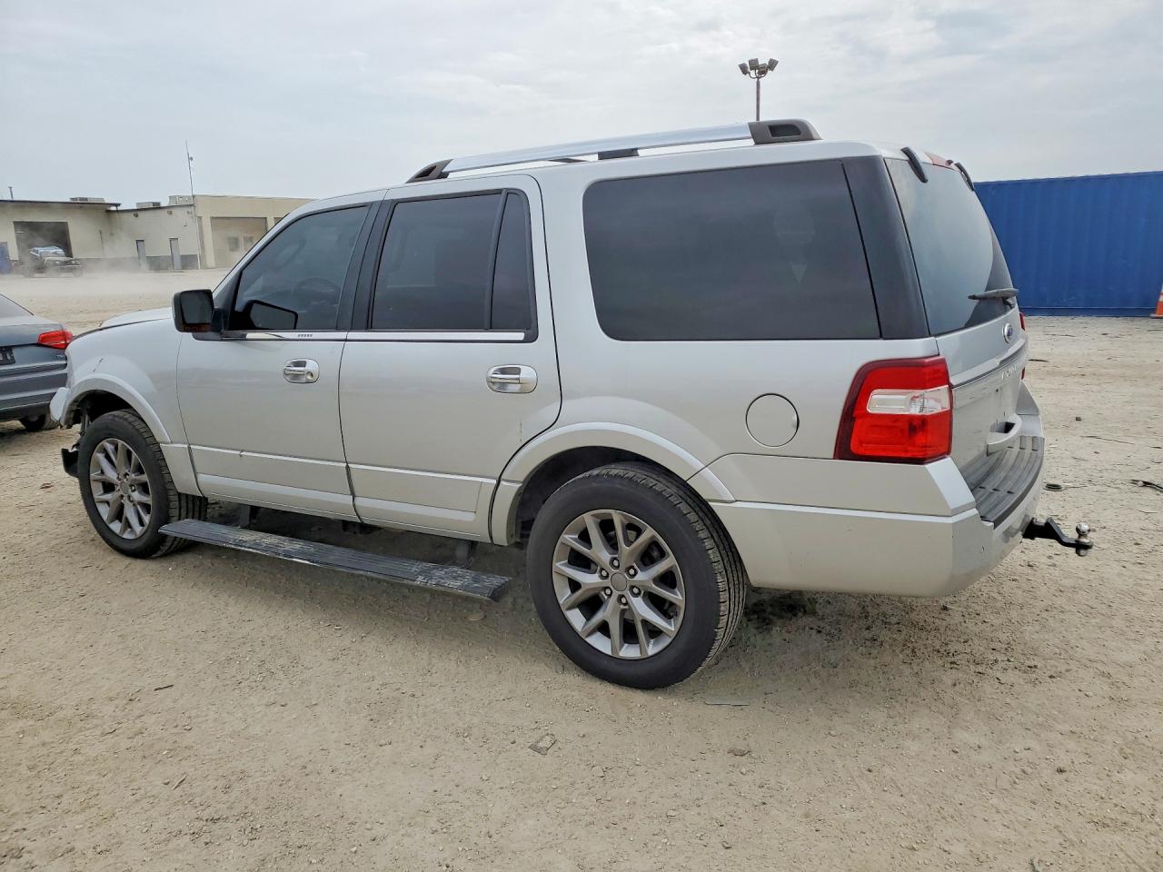 2015 Ford Expedition Limited Серебряный vin: 1FMJU2AT1FEF09888