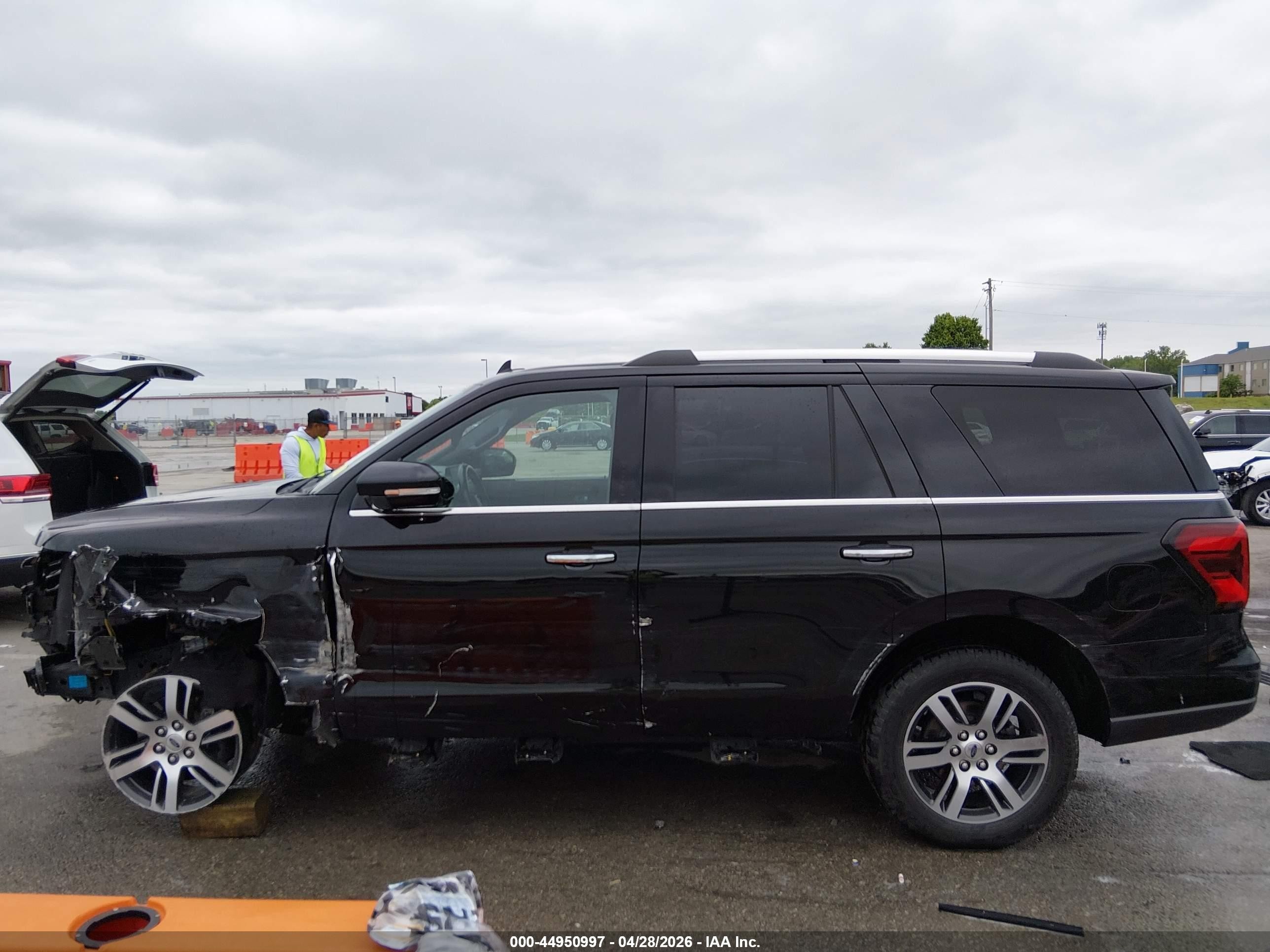 2022 Ford Expedition Limited Черный vin: 1FMJU2AT1NEA41658
