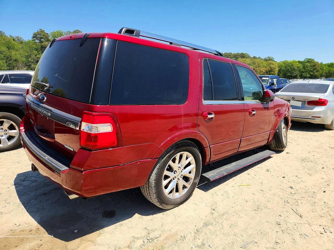 2015 Ford Expedition Limited Red vin: 1FMJU2AT7FEF25982