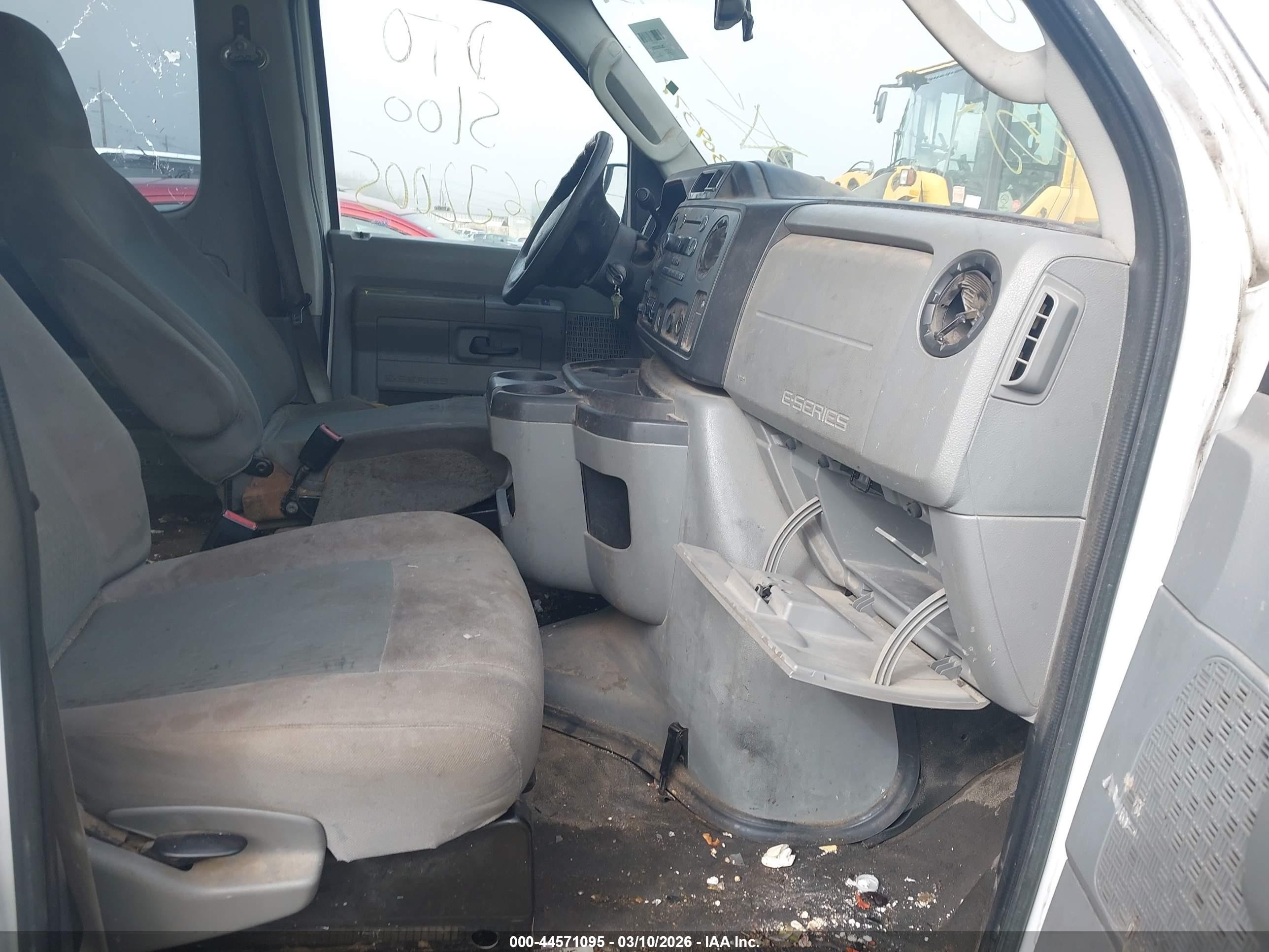 2013 Ford E-150 Xlt White vin: 1FMNE1BL9DDA91347