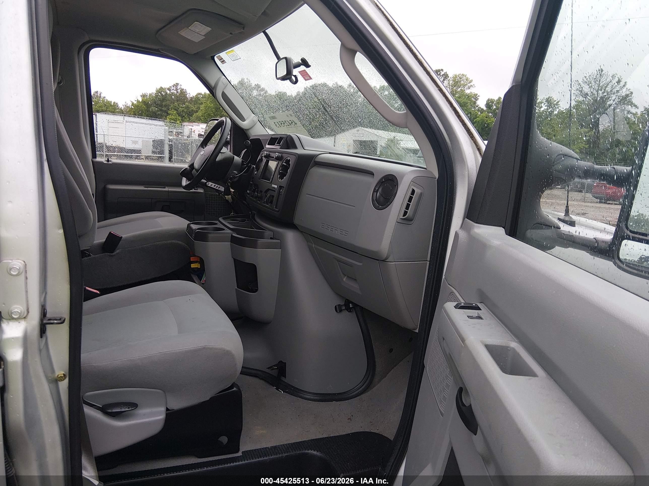2012 Ford E-150 Xl/xlt Silver vin: 1FMNE1BLXCDA37327