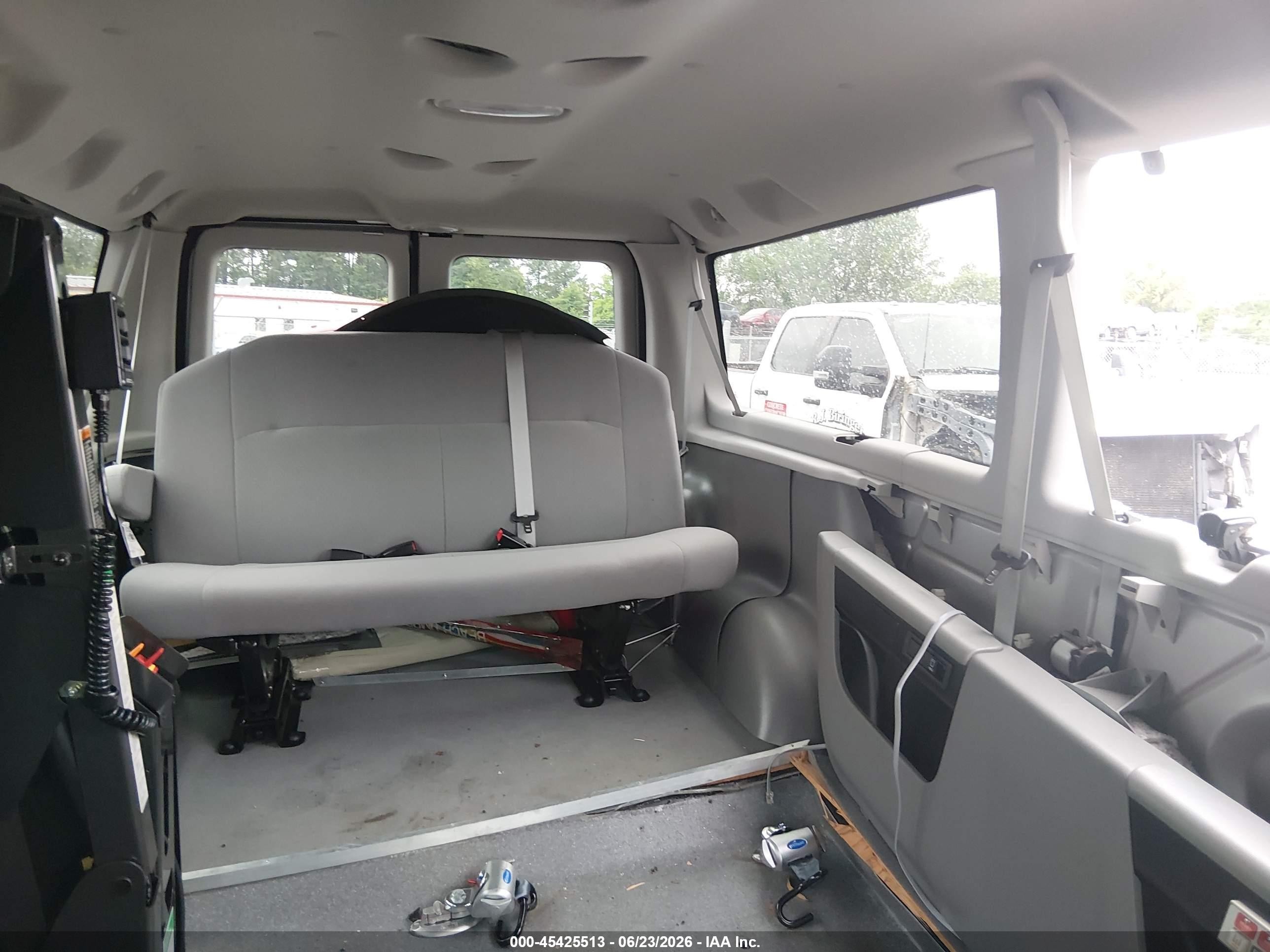2012 Ford E-150 Xl/xlt Silver vin: 1FMNE1BLXCDA37327