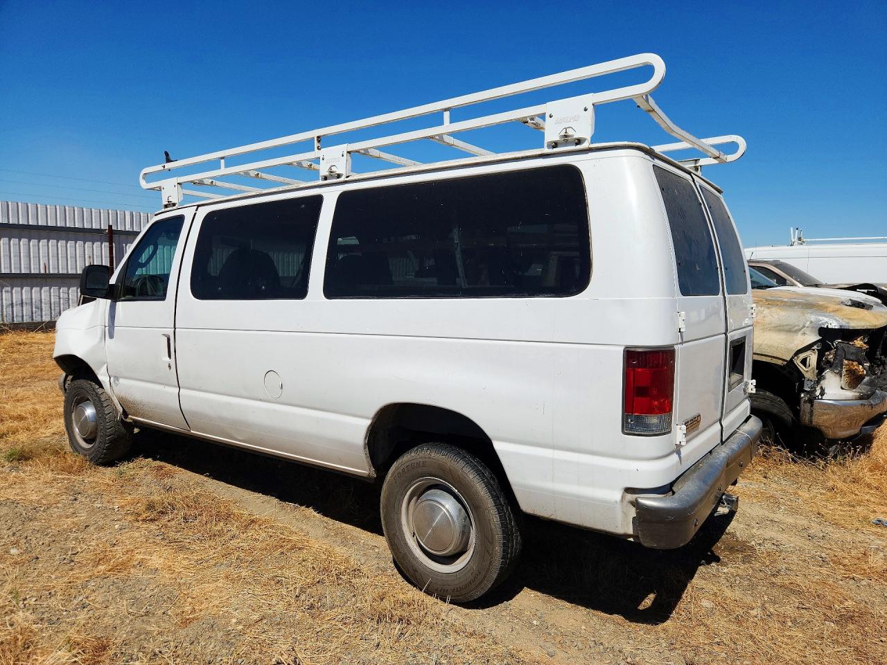 2006 Ford Econoline E350 Super Duty Wagon White vin: 1FMNE31L46HB42276