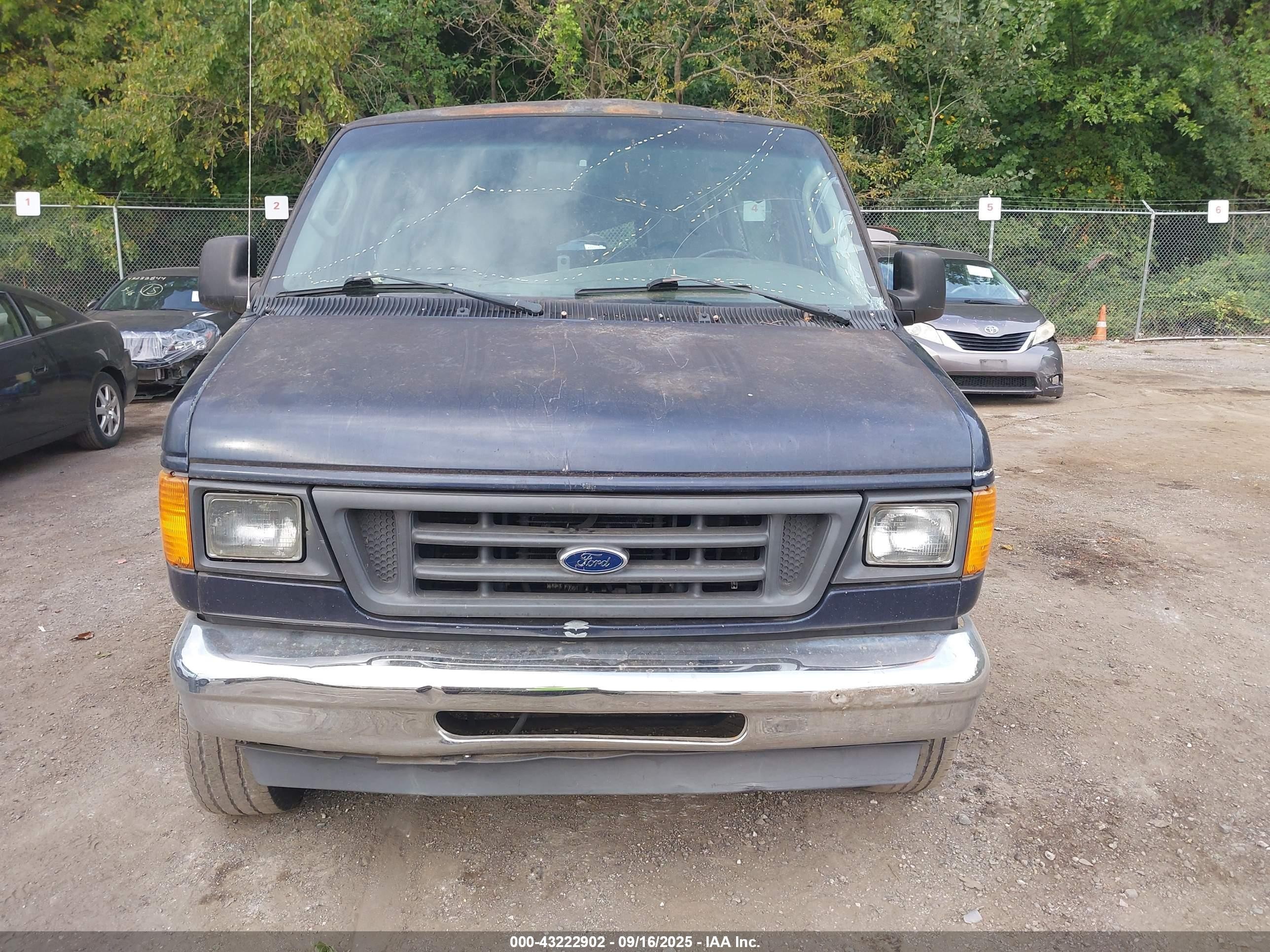 2004 Ford E-350 Super Duty Chateau/xl/xlt Navy vin: 1FMNE31L74HA09461