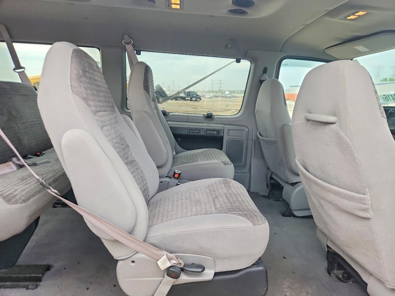 2000 Ford Econoline E350 Super Duty Wagon Red vin: 1FMNE31S0YHA94883