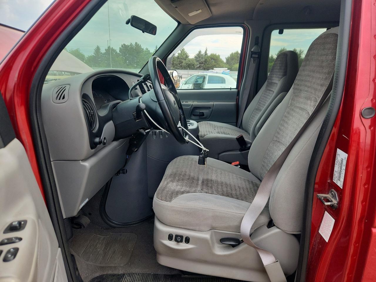 2000 Ford Econoline E350 Super Duty Wagon Red vin: 1FMNE31S0YHA94883